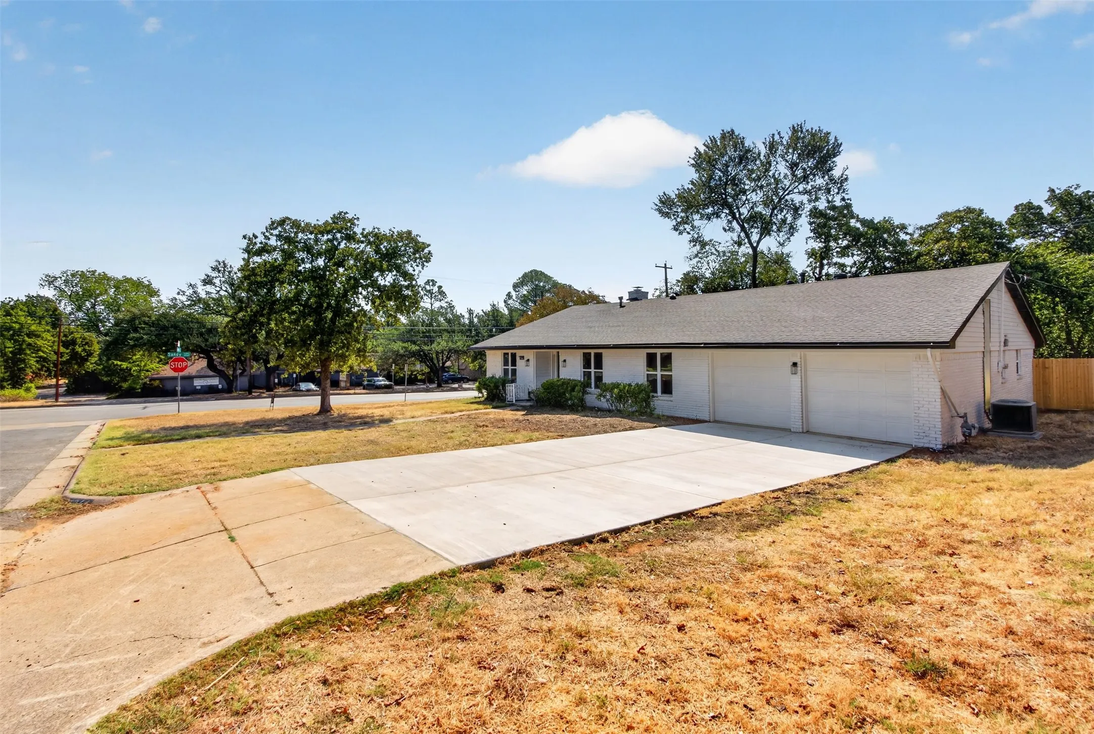 Single Family Residence For Sale in Tarrant County , 7344 Monterrey Drive, Fort Worth, Texas 76112, 3 Bedroom, 2 Bathroom, 2 Garage spaces, 2,001 Sqft, built in 1964, mls#21396692, Real Estate Agent in Fort Worth, Homes For Sale in Tarrant county, Homes For Sale in Fort Worth, Realtor in Fort Worth Texas, Real Estate Brokerage Independent Realty Texas, Luminita Cordes Realtor