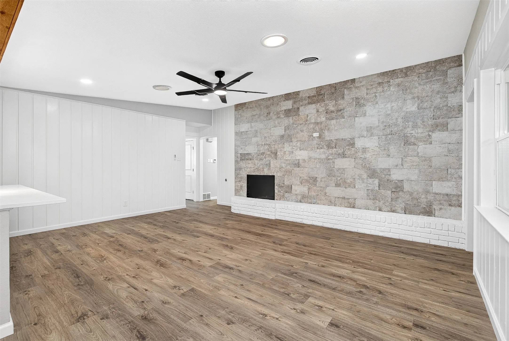 Single Family Residence For Sale in Tarrant County , 7344 Monterrey Drive, Fort Worth, Texas 76112, 3 Bedroom, 2 Bathroom, 2 Garage spaces, 2,001 Sqft, built in 1964, mls#21396692, Real Estate Agent in Fort Worth, Homes For Sale in Tarrant county, Homes For Sale in Fort Worth, Realtor in Fort Worth Texas, Real Estate Brokerage Independent Realty Texas, Luminita Cordes Realtor