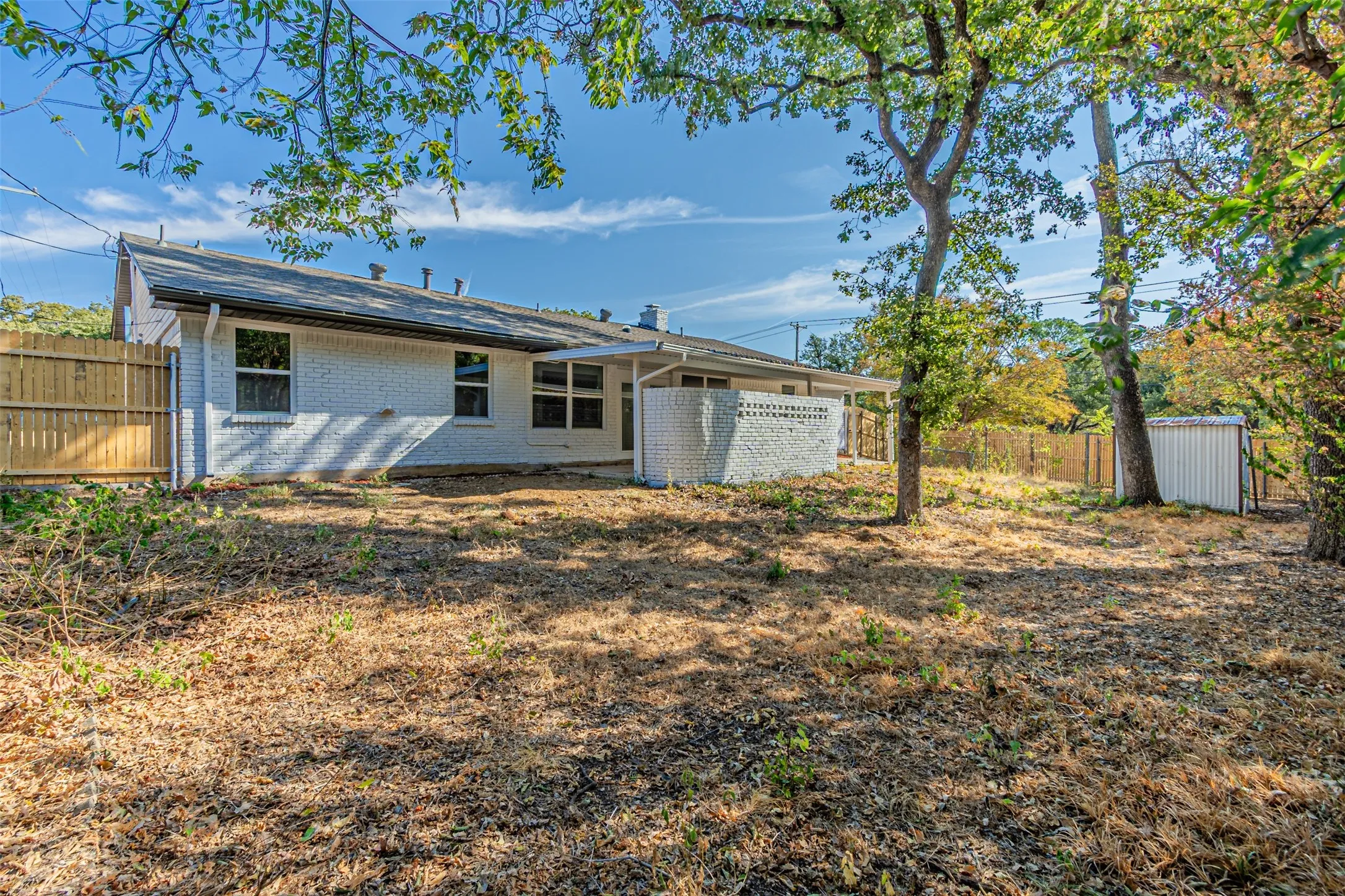 Single Family Residence For Sale in Tarrant County , 7344 Monterrey Drive, Fort Worth, Texas 76112, 3 Bedroom, 2 Bathroom, 2 Garage spaces, 2,001 Sqft, built in 1964, mls#21396692, Real Estate Agent in Fort Worth, Homes For Sale in Tarrant county, Homes For Sale in Fort Worth, Realtor in Fort Worth Texas, Real Estate Brokerage Independent Realty Texas, Luminita Cordes Realtor
