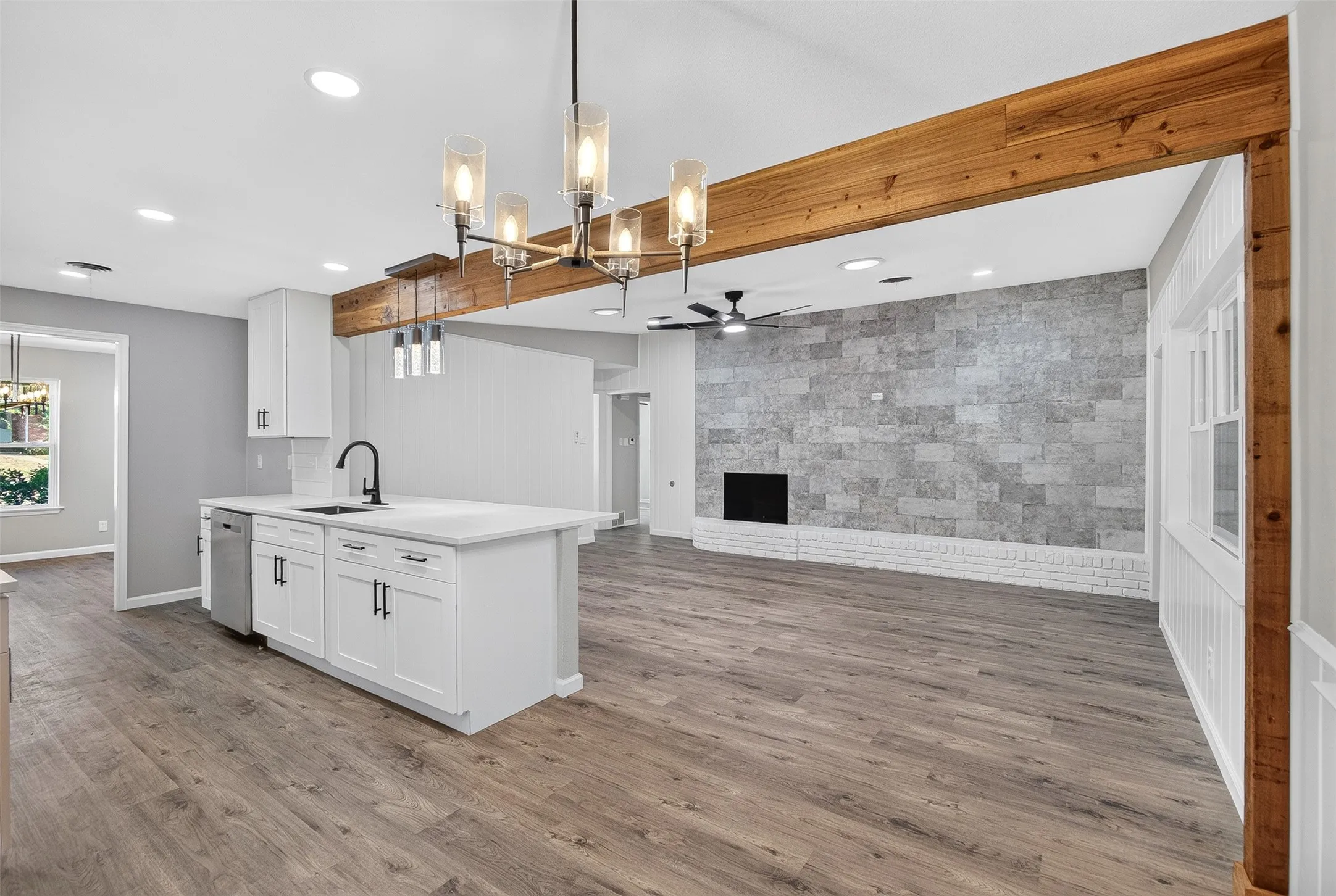 Single Family Residence For Sale in Tarrant County , 7344 Monterrey Drive, Fort Worth, Texas 76112, 3 Bedroom, 2 Bathroom, 2 Garage spaces, 2,001 Sqft, built in 1964, mls#21396692, Real Estate Agent in Fort Worth, Homes For Sale in Tarrant county, Homes For Sale in Fort Worth, Realtor in Fort Worth Texas, Real Estate Brokerage Independent Realty Texas, Luminita Cordes Realtor