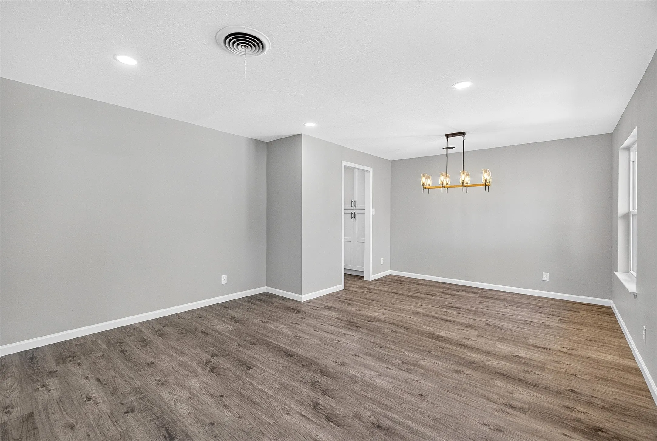 Single Family Residence For Sale in Tarrant County , 7344 Monterrey Drive, Fort Worth, Texas 76112, 3 Bedroom, 2 Bathroom, 2 Garage spaces, 2,001 Sqft, built in 1964, mls#21396692, Real Estate Agent in Fort Worth, Homes For Sale in Tarrant county, Homes For Sale in Fort Worth, Realtor in Fort Worth Texas, Real Estate Brokerage Independent Realty Texas, Luminita Cordes Realtor