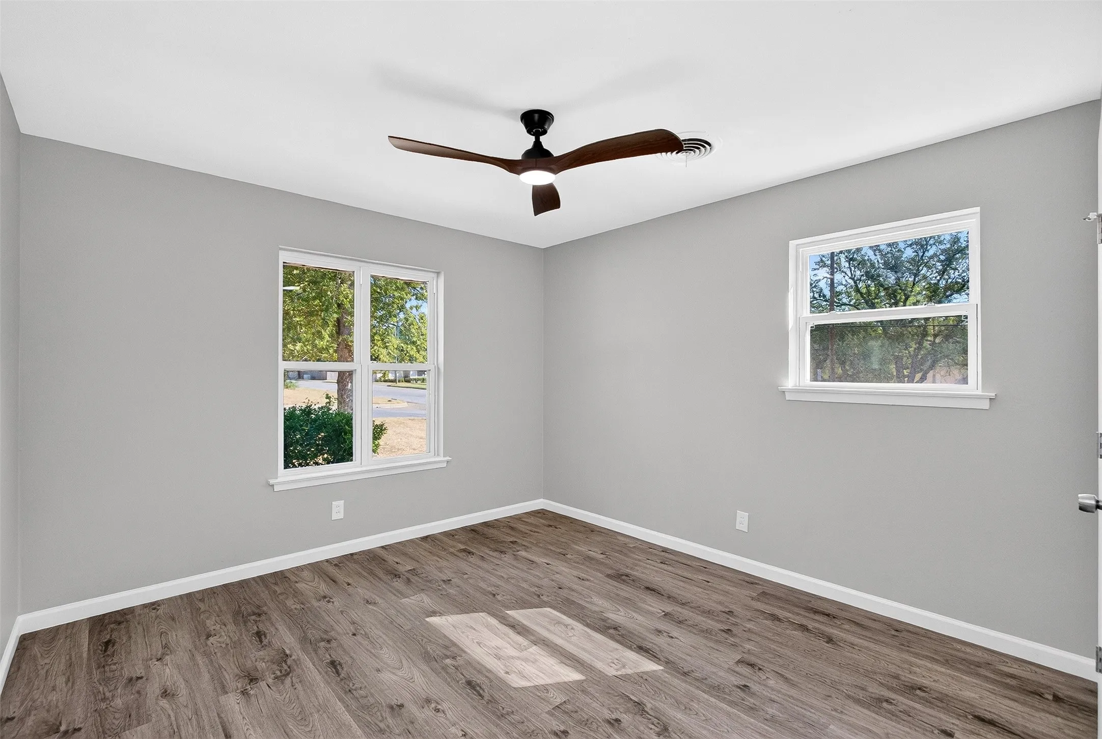 Single Family Residence For Sale in Tarrant County , 7344 Monterrey Drive, Fort Worth, Texas 76112, 3 Bedroom, 2 Bathroom, 2 Garage spaces, 2,001 Sqft, built in 1964, mls#21396692, Real Estate Agent in Fort Worth, Homes For Sale in Tarrant county, Homes For Sale in Fort Worth, Realtor in Fort Worth Texas, Real Estate Brokerage Independent Realty Texas, Luminita Cordes Realtor