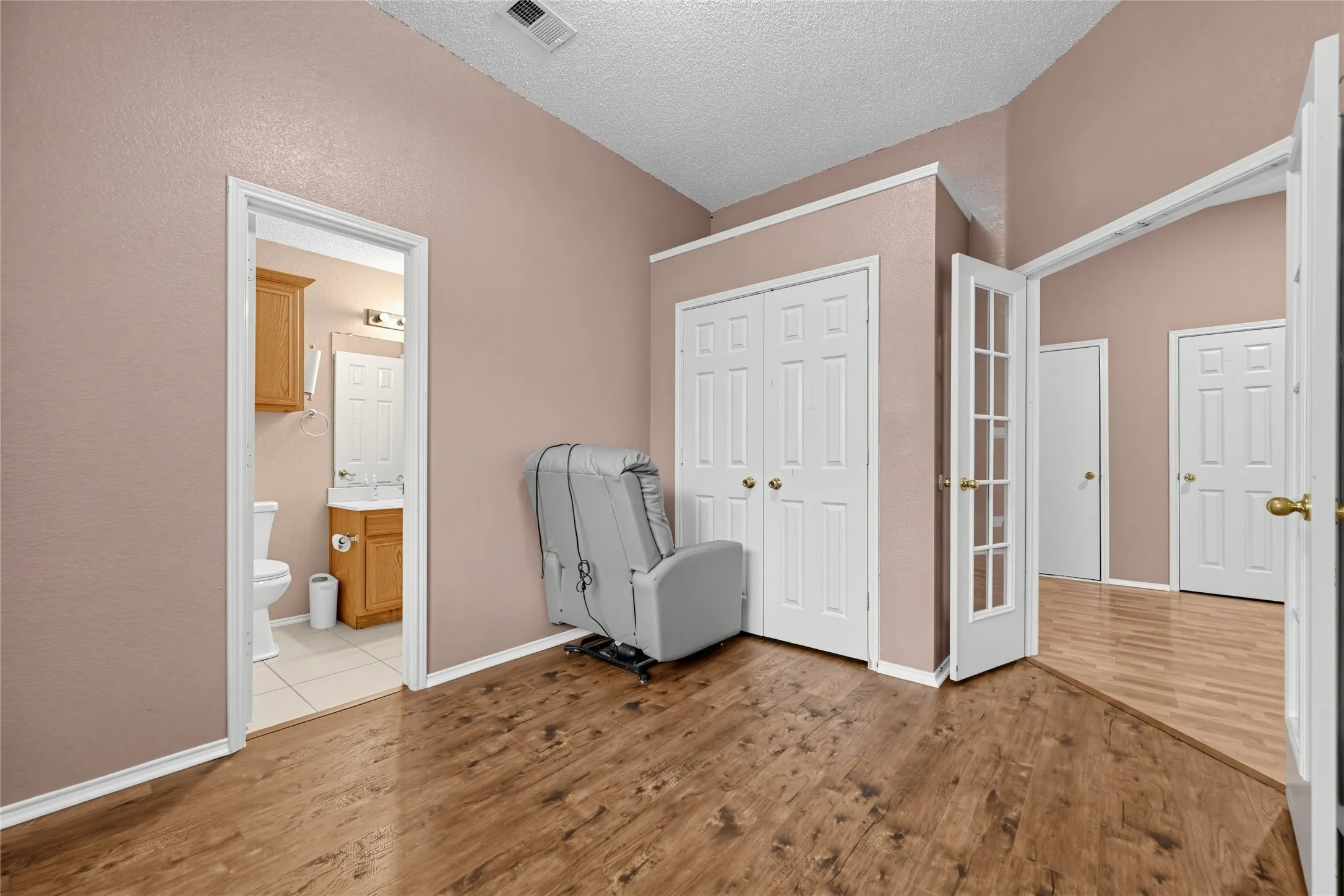 Single Family Residence For Sale in Kaufman County , 507 Willow Lane, Forney, Texas 75126, 3 Bedroom, 2 Bathroom, 2 Garage spaces, 1,516 Sqft, built in 2000, mls#21396693, Real Estate Agent in Forney, Homes For Sale in Kaufman county, Homes For Sale in Forney, Realtor in Forney Texas, Real Estate Brokerage Independent Realty Texas, Luminita Cordes Realtor