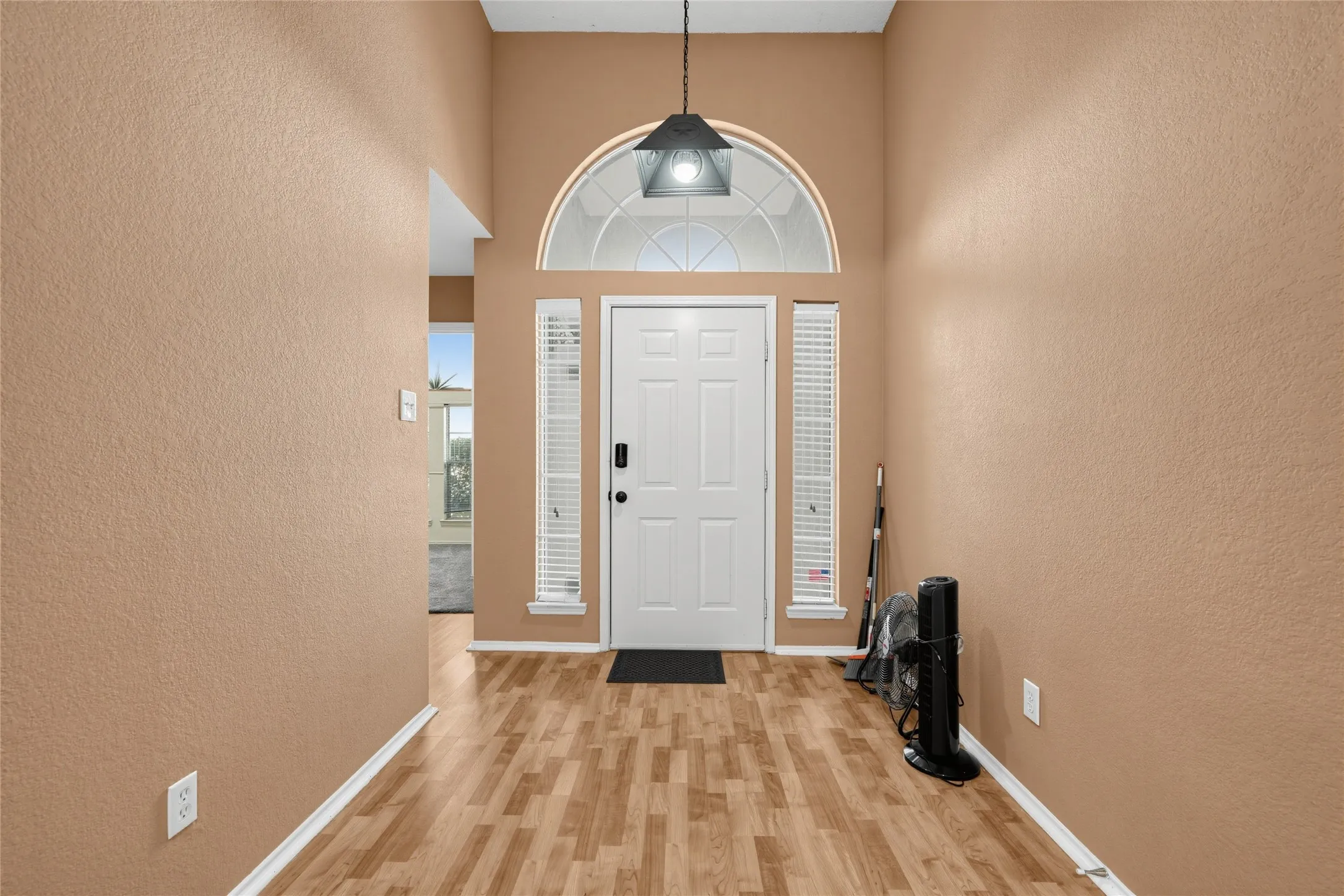 Single Family Residence For Sale in Kaufman County , 507 Willow Lane, Forney, Texas 75126, 3 Bedroom, 2 Bathroom, 2 Garage spaces, 1,516 Sqft, built in 2000, mls#21396693, Real Estate Agent in Forney, Homes For Sale in Kaufman county, Homes For Sale in Forney, Realtor in Forney Texas, Real Estate Brokerage Independent Realty Texas, Luminita Cordes Realtor