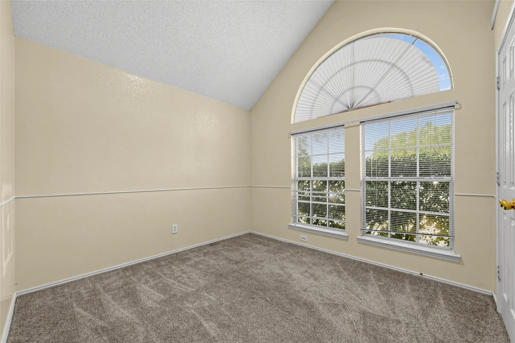 Single Family Residence For Sale in Kaufman County , 507 Willow Lane, Forney, Texas 75126, 3 Bedroom, 2 Bathroom, 2 Garage spaces, 1,516 Sqft, built in 2000, mls#21396693, Real Estate Agent in Forney, Homes For Sale in Kaufman county, Homes For Sale in Forney, Realtor in Forney Texas, Real Estate Brokerage Independent Realty Texas, Luminita Cordes Realtor