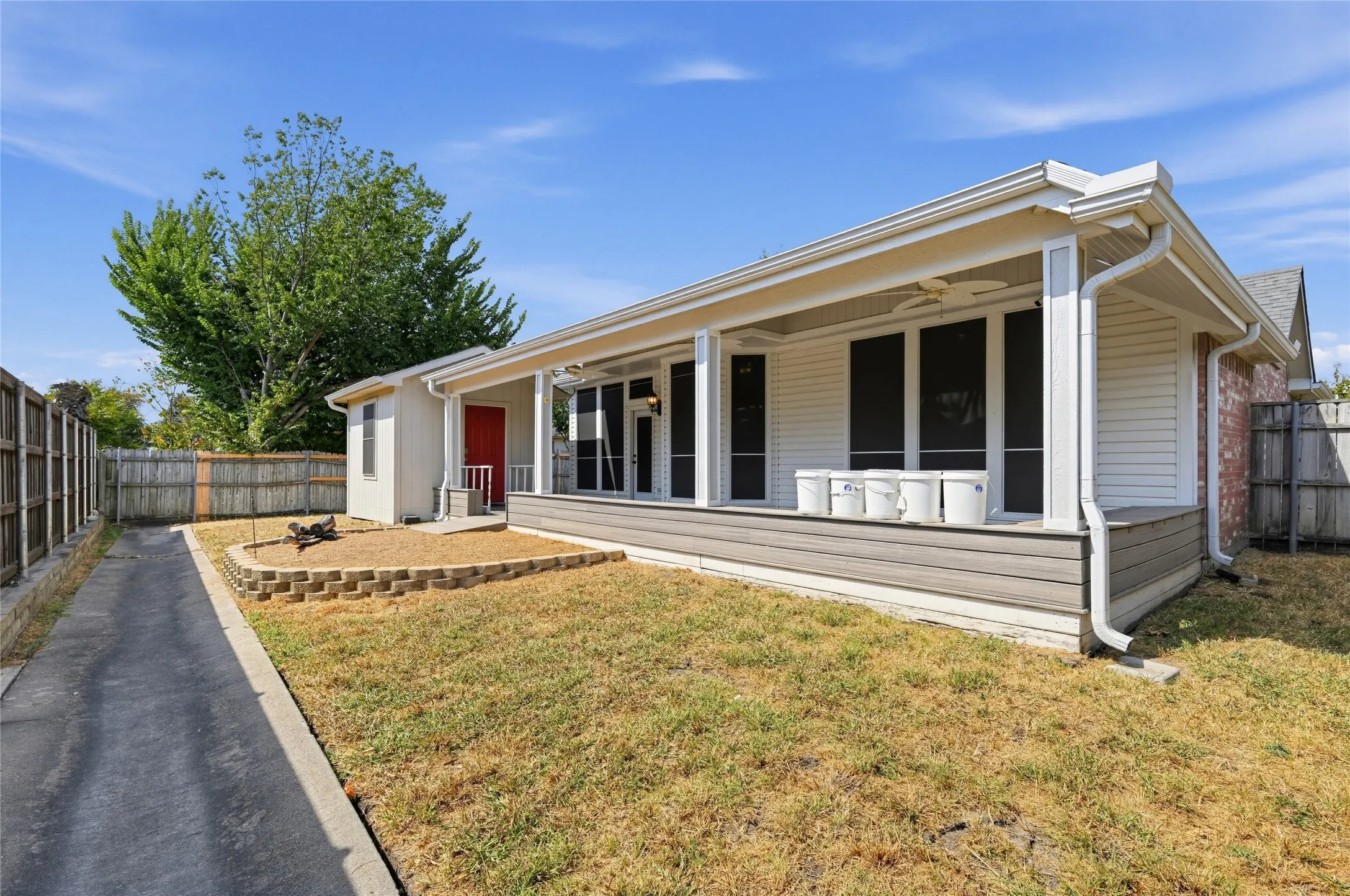 Single Family Residence For Sale in Kaufman County , 507 Willow Lane, Forney, Texas 75126, 3 Bedroom, 2 Bathroom, 2 Garage spaces, 1,516 Sqft, built in 2000, mls#21396693, Real Estate Agent in Forney, Homes For Sale in Kaufman county, Homes For Sale in Forney, Realtor in Forney Texas, Real Estate Brokerage Independent Realty Texas, Luminita Cordes Realtor