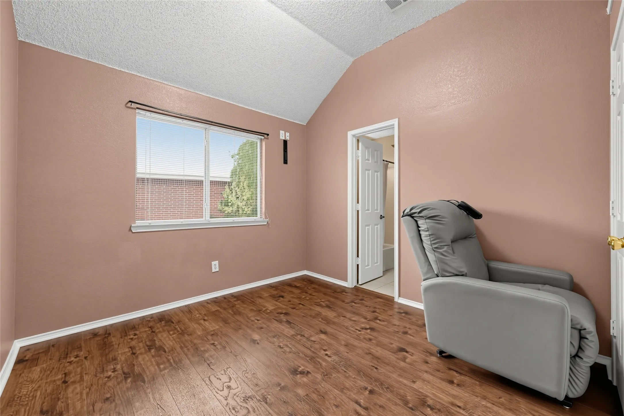 Single Family Residence For Sale in Kaufman County , 507 Willow Lane, Forney, Texas 75126, 3 Bedroom, 2 Bathroom, 2 Garage spaces, 1,516 Sqft, built in 2000, mls#21396693, Real Estate Agent in Forney, Homes For Sale in Kaufman county, Homes For Sale in Forney, Realtor in Forney Texas, Real Estate Brokerage Independent Realty Texas, Luminita Cordes Realtor