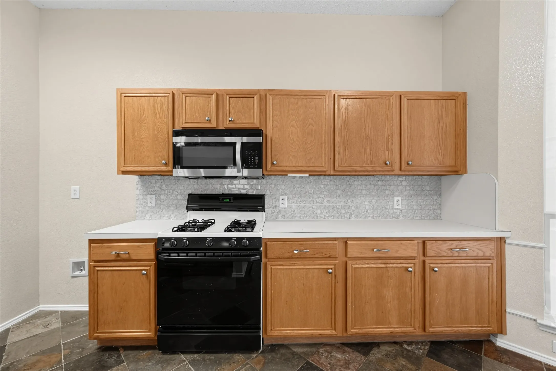 Single Family Residence For Sale in Kaufman County , 507 Willow Lane, Forney, Texas 75126, 3 Bedroom, 2 Bathroom, 2 Garage spaces, 1,516 Sqft, built in 2000, mls#21396693, Real Estate Agent in Forney, Homes For Sale in Kaufman county, Homes For Sale in Forney, Realtor in Forney Texas, Real Estate Brokerage Independent Realty Texas, Luminita Cordes Realtor