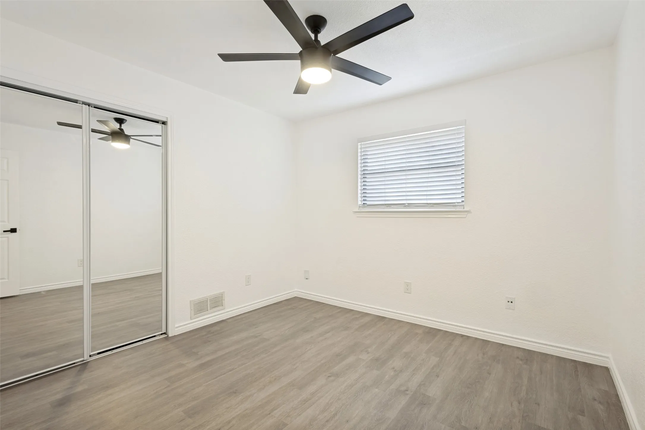 Single Family Residence For Rent in Collin County , 1203 S College Street, Mc Kinney, Texas 75069, 3 Bedroom, 2 Bathroom, 2 Garage spaces, 1,242 Sqft, built in 1983, mls#21396690, Real Estate Agent in Mc Kinney, Homes For Rent in Collin county, Homes For Rent in Mc Kinney, Realtor in Mc Kinney Texas, Real Estate Brokerage Independent Realty Texas, Luminita Cordes Realtor