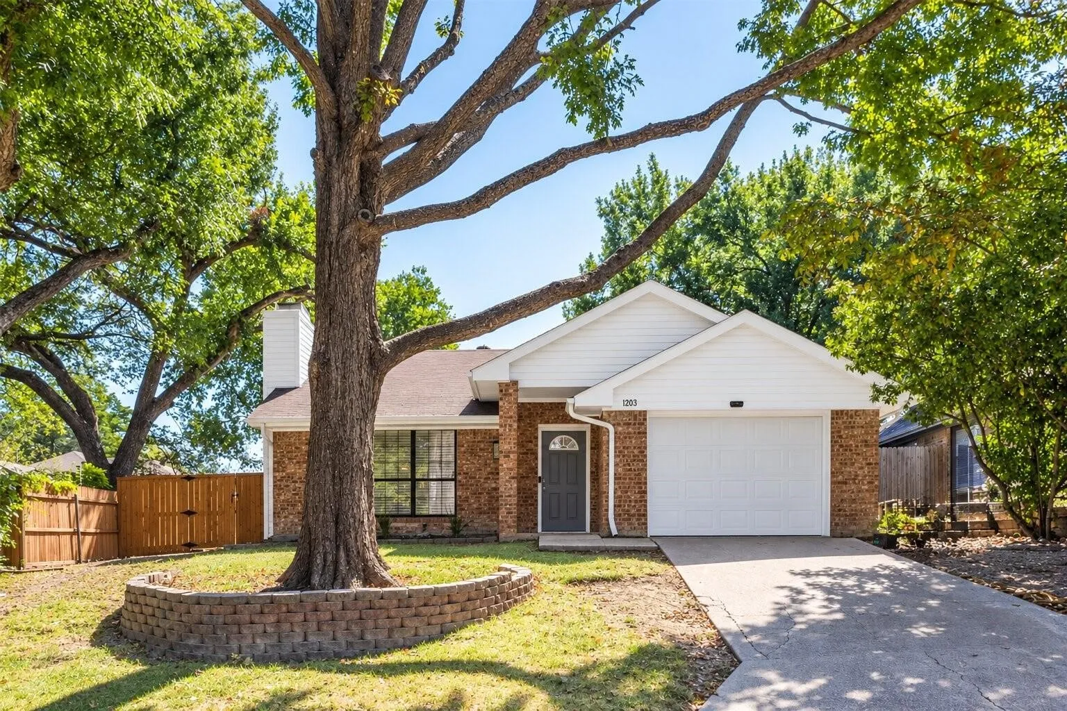 Single Family Residence For Rent