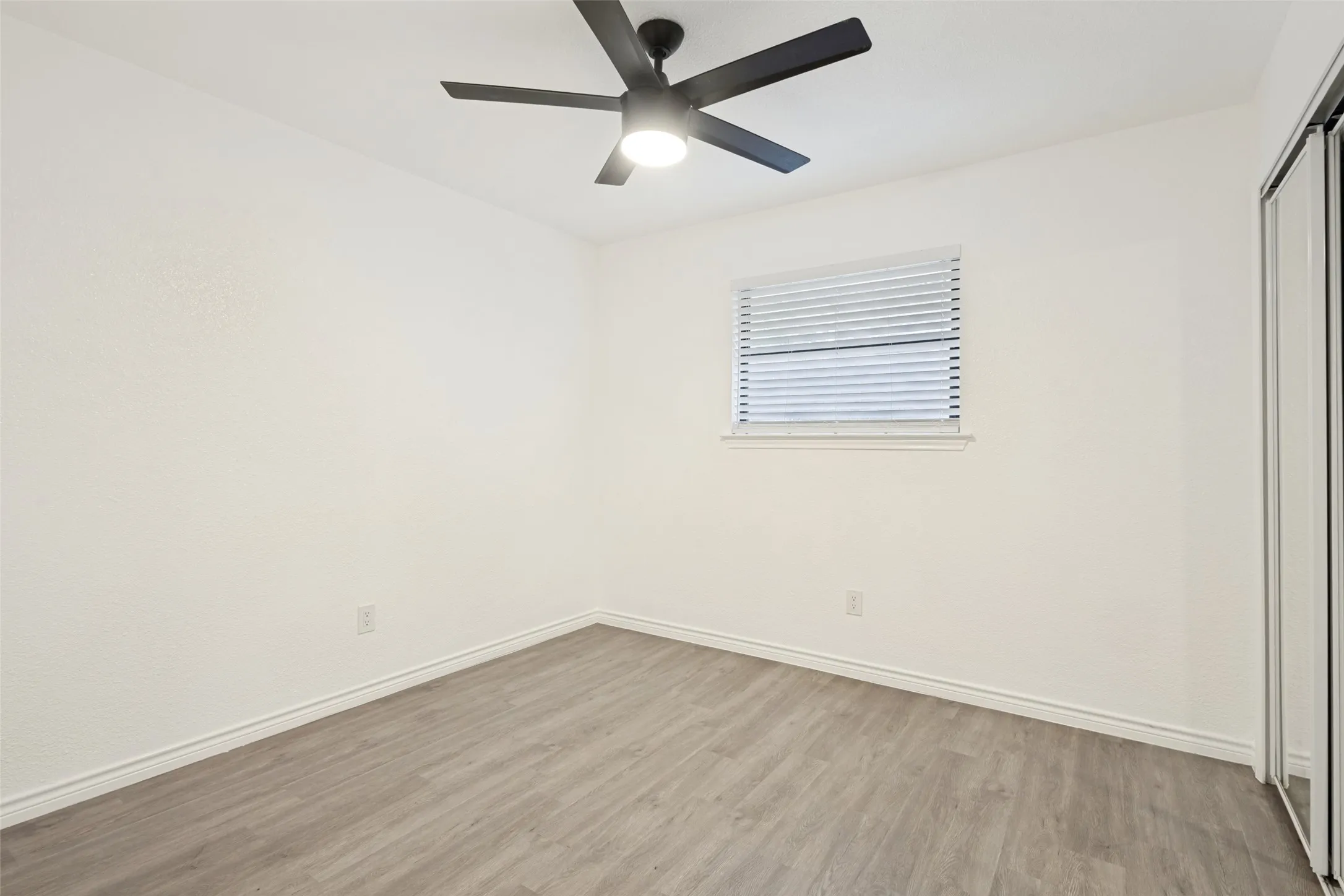 Single Family Residence For Rent in Collin County , 1203 S College Street, Mc Kinney, Texas 75069, 3 Bedroom, 2 Bathroom, 2 Garage spaces, 1,242 Sqft, built in 1983, mls#21396690, Real Estate Agent in Mc Kinney, Homes For Rent in Collin county, Homes For Rent in Mc Kinney, Realtor in Mc Kinney Texas, Real Estate Brokerage Independent Realty Texas, Luminita Cordes Realtor