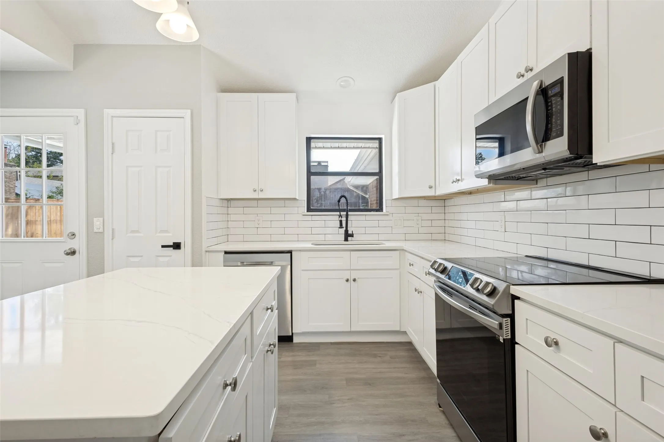 Single Family Residence For Rent in Collin County , 1203 S College Street, Mc Kinney, Texas 75069, 3 Bedroom, 2 Bathroom, 2 Garage spaces, 1,242 Sqft, built in 1983, mls#21396690, Real Estate Agent in Mc Kinney, Homes For Rent in Collin county, Homes For Rent in Mc Kinney, Realtor in Mc Kinney Texas, Real Estate Brokerage Independent Realty Texas, Luminita Cordes Realtor