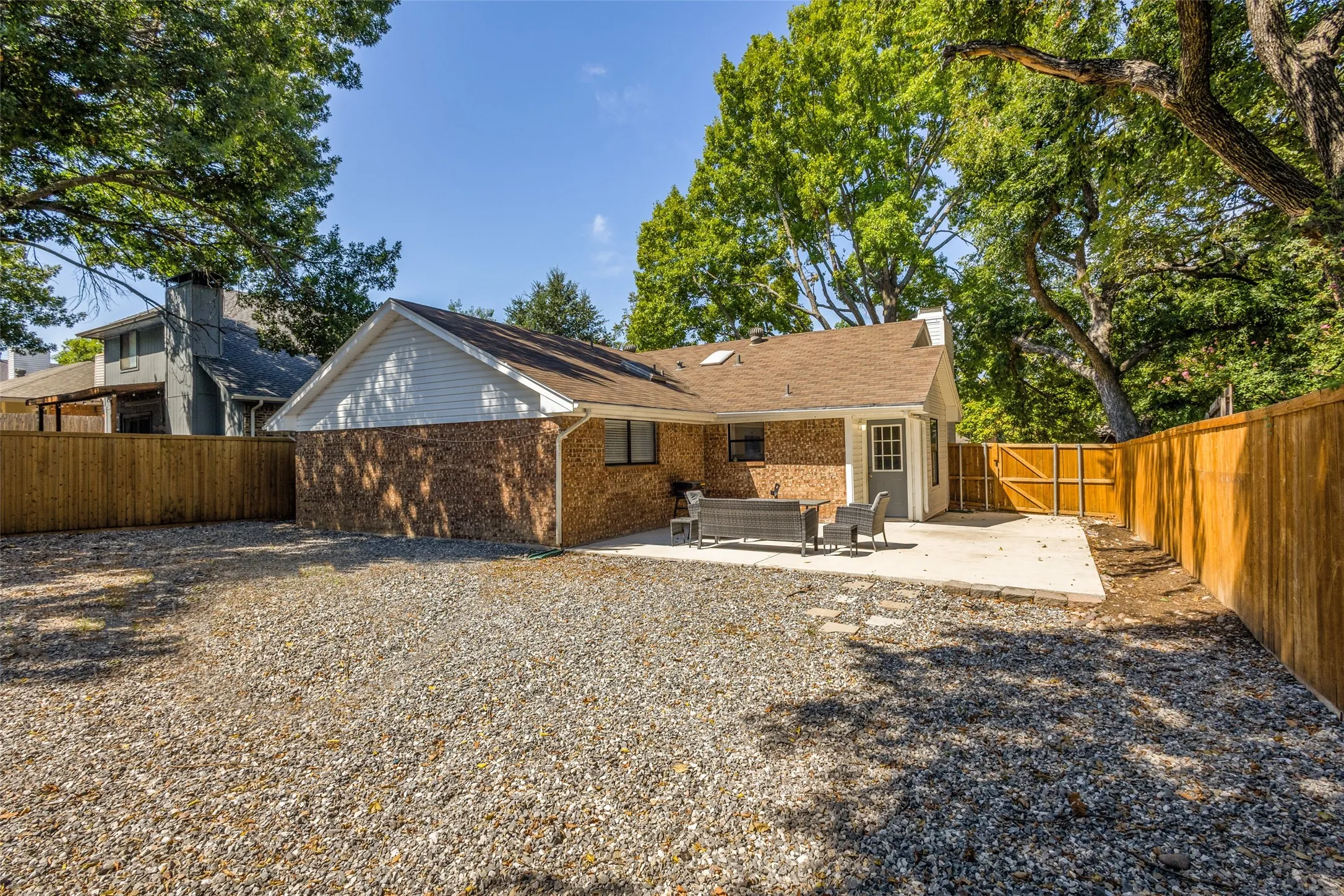 Single Family Residence For Rent in Collin County , 1203 S College Street, Mc Kinney, Texas 75069, 3 Bedroom, 2 Bathroom, 2 Garage spaces, 1,242 Sqft, built in 1983, mls#21396690, Real Estate Agent in Mc Kinney, Homes For Rent in Collin county, Homes For Rent in Mc Kinney, Realtor in Mc Kinney Texas, Real Estate Brokerage Independent Realty Texas, Luminita Cordes Realtor