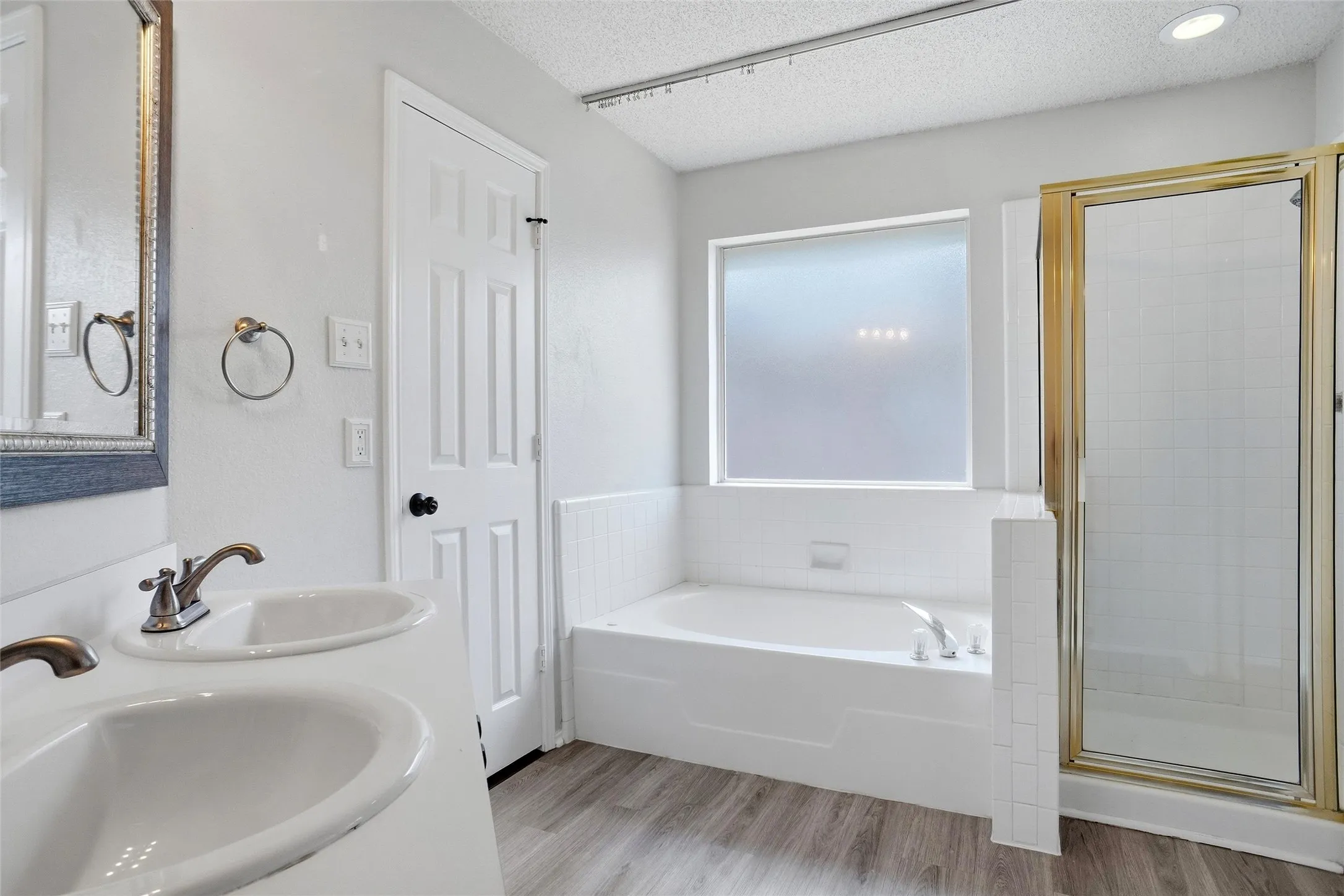 Single Family Residence For Sale in Kaufman County , 910 York Street, Forney, Texas 75126, 3 Bedroom, 2 Bathroom, 2 Garage spaces, 1,308 Sqft, built in 1995, mls#21393332, Real Estate Agent in Forney, Homes For Sale in Kaufman county, Homes For Sale in Forney, Realtor in Forney Texas, Real Estate Brokerage Independent Realty Texas, Luminita Cordes Realtor