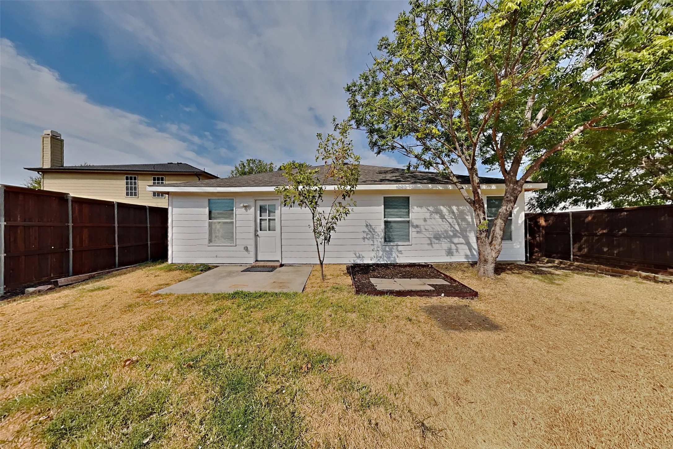 Single Family Residence For Rent in Denton County , 2717 Lazy Oak Drive, Little Elm, Texas 75068, 3 Bedroom, 2 Bathroom, 2 Garage spaces, 1,868 Sqft, built in 2002, mls#21396695, Real Estate Agent in Little Elm, Homes For Rent in Denton county, Homes For Rent in Little Elm, Realtor in Little Elm Texas, Real Estate Brokerage Independent Realty Texas, Luminita Cordes Realtor