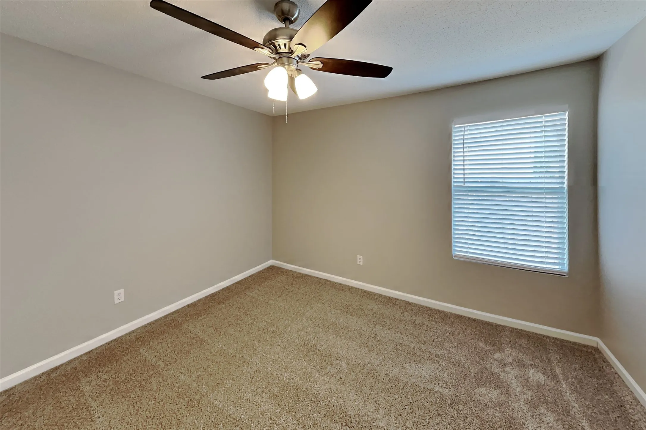 Single Family Residence For Rent in Denton County , 2717 Lazy Oak Drive, Little Elm, Texas 75068, 3 Bedroom, 2 Bathroom, 2 Garage spaces, 1,868 Sqft, built in 2002, mls#21396695, Real Estate Agent in Little Elm, Homes For Rent in Denton county, Homes For Rent in Little Elm, Realtor in Little Elm Texas, Real Estate Brokerage Independent Realty Texas, Luminita Cordes Realtor