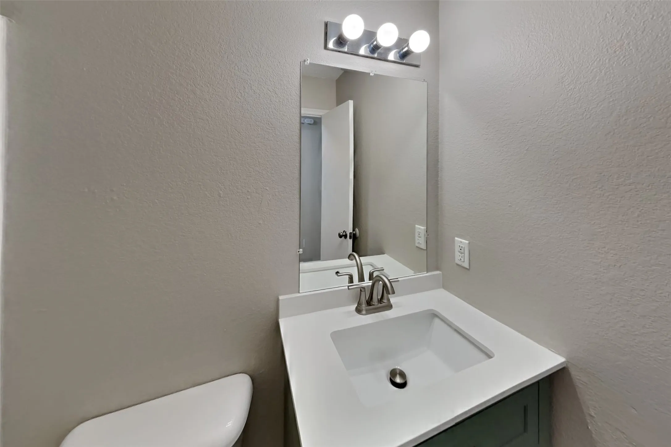 Single Family Residence For Rent in Denton County , 2717 Lazy Oak Drive, Little Elm, Texas 75068, 3 Bedroom, 2 Bathroom, 2 Garage spaces, 1,868 Sqft, built in 2002, mls#21396695, Real Estate Agent in Little Elm, Homes For Rent in Denton county, Homes For Rent in Little Elm, Realtor in Little Elm Texas, Real Estate Brokerage Independent Realty Texas, Luminita Cordes Realtor