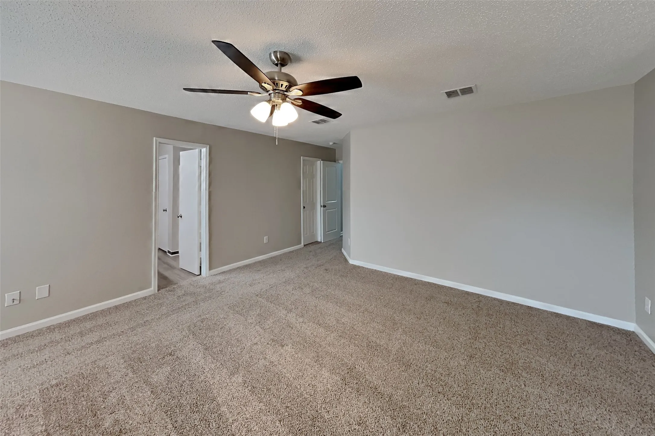 Single Family Residence For Rent in Denton County , 2717 Lazy Oak Drive, Little Elm, Texas 75068, 3 Bedroom, 2 Bathroom, 2 Garage spaces, 1,868 Sqft, built in 2002, mls#21396695, Real Estate Agent in Little Elm, Homes For Rent in Denton county, Homes For Rent in Little Elm, Realtor in Little Elm Texas, Real Estate Brokerage Independent Realty Texas, Luminita Cordes Realtor
