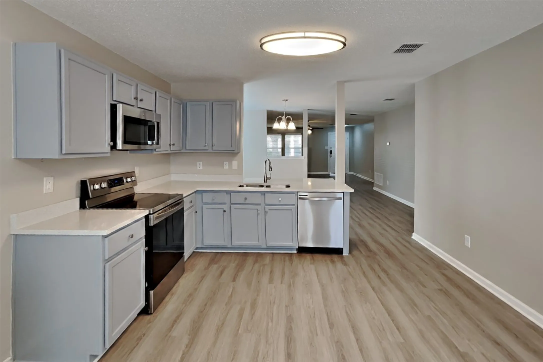 Single Family Residence For Rent in Denton County , 2717 Lazy Oak Drive, Little Elm, Texas 75068, 3 Bedroom, 2 Bathroom, 2 Garage spaces, 1,868 Sqft, built in 2002, mls#21396695, Real Estate Agent in Little Elm, Homes For Rent in Denton county, Homes For Rent in Little Elm, Realtor in Little Elm Texas, Real Estate Brokerage Independent Realty Texas, Luminita Cordes Realtor