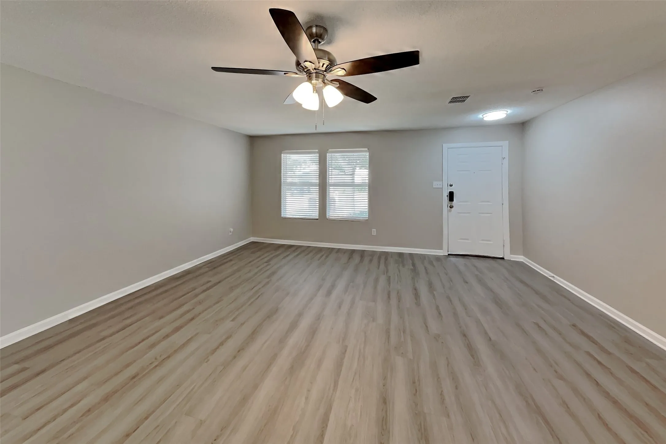 Single Family Residence For Rent in Denton County , 2717 Lazy Oak Drive, Little Elm, Texas 75068, 3 Bedroom, 2 Bathroom, 2 Garage spaces, 1,868 Sqft, built in 2002, mls#21396695, Real Estate Agent in Little Elm, Homes For Rent in Denton county, Homes For Rent in Little Elm, Realtor in Little Elm Texas, Real Estate Brokerage Independent Realty Texas, Luminita Cordes Realtor