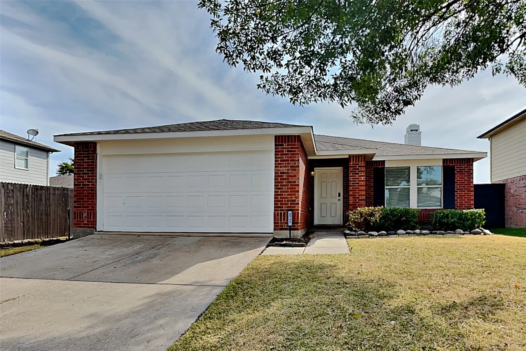 Single Family Residence For Rent in Denton County , 2717 Lazy Oak Drive, Little Elm, Texas 75068, 3 Bedroom, 2 Bathroom, 2 Garage spaces, 1,868 Sqft, built in 2002, mls#21396695, Real Estate Agent in Little Elm, Homes For Rent in Denton county, Homes For Rent in Little Elm, Realtor in Little Elm Texas, Real Estate Brokerage Independent Realty Texas, Luminita Cordes Realtor