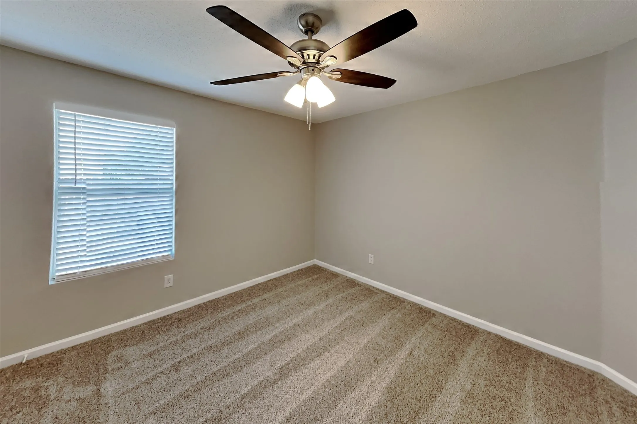 Single Family Residence For Rent in Denton County , 2717 Lazy Oak Drive, Little Elm, Texas 75068, 3 Bedroom, 2 Bathroom, 2 Garage spaces, 1,868 Sqft, built in 2002, mls#21396695, Real Estate Agent in Little Elm, Homes For Rent in Denton county, Homes For Rent in Little Elm, Realtor in Little Elm Texas, Real Estate Brokerage Independent Realty Texas, Luminita Cordes Realtor