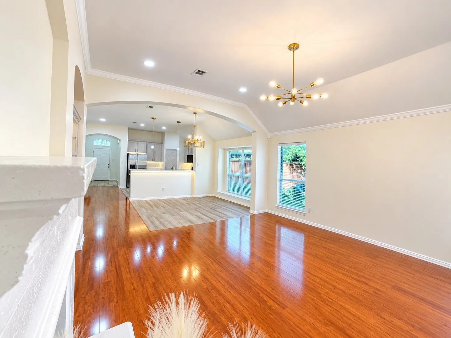 Single Family Residence For Sale in Tarrant County , 11504 Crystal Falls Drive, Fort Worth, Texas 76244, 4 Bedroom, 2 Bathroom, Garage spaces, 2,199 Sqft, built in 2004, mls#21394355, Real Estate Agent in Fort Worth, Homes For Sale in Tarrant county, Homes For Sale in Fort Worth, Realtor in Fort Worth Texas, Real Estate Brokerage Independent Realty Texas, Luminita Cordes Realtor