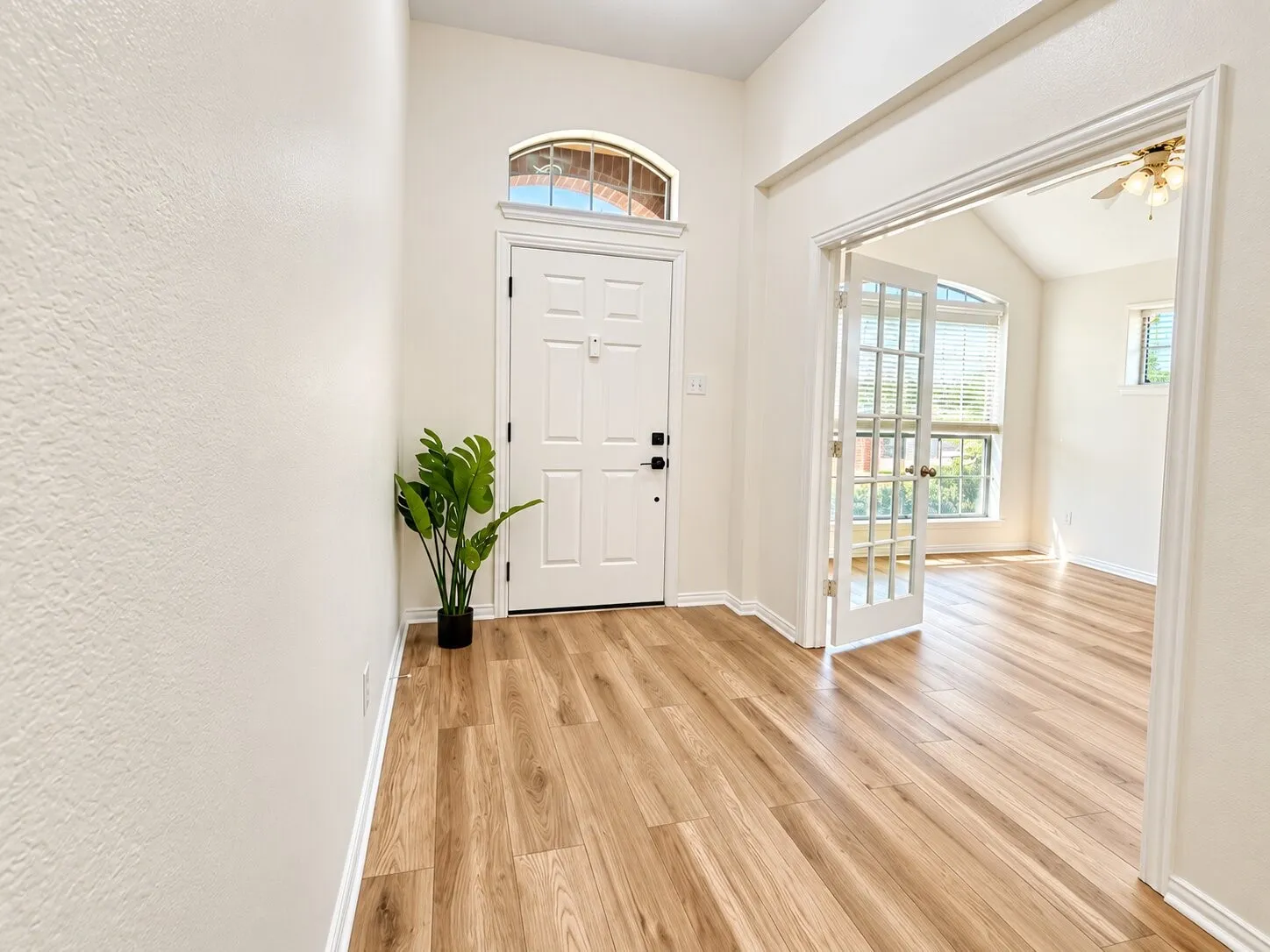 Single Family Residence For Sale in Tarrant County , 11504 Crystal Falls Drive, Fort Worth, Texas 76244, 4 Bedroom, 2 Bathroom, Garage spaces, 2,199 Sqft, built in 2004, mls#21394355, Real Estate Agent in Fort Worth, Homes For Sale in Tarrant county, Homes For Sale in Fort Worth, Realtor in Fort Worth Texas, Real Estate Brokerage Independent Realty Texas, Luminita Cordes Realtor