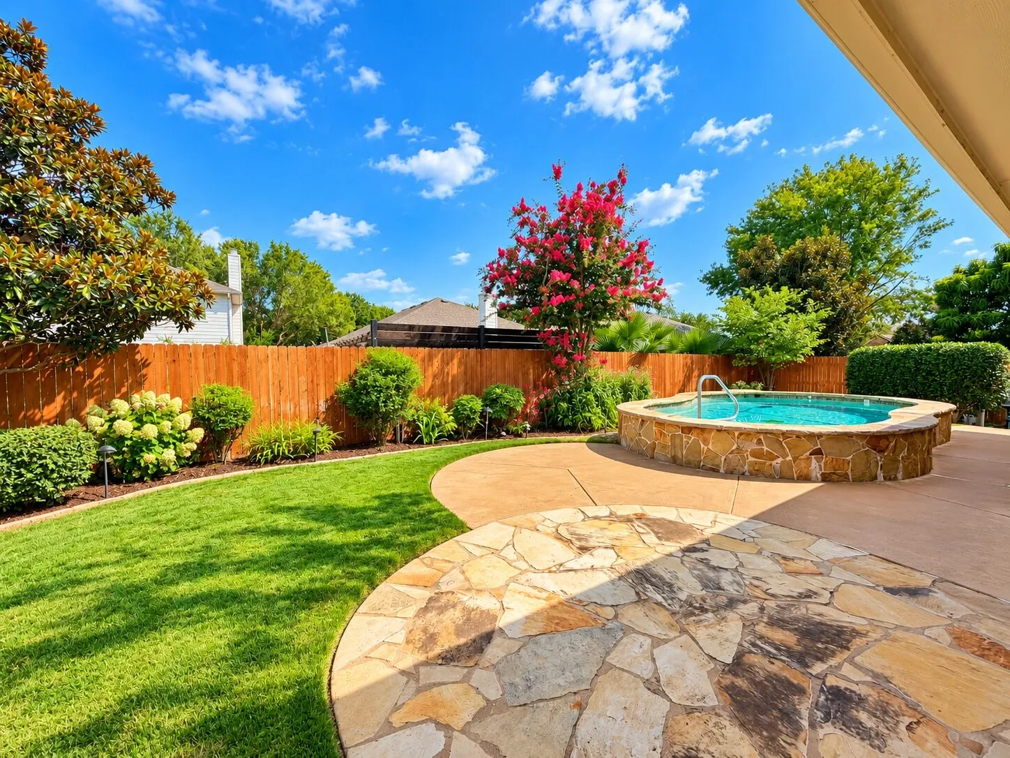 Single Family Residence For Sale in Tarrant County , 11504 Crystal Falls Drive, Fort Worth, Texas 76244, 4 Bedroom, 2 Bathroom, Garage spaces, 2,199 Sqft, built in 2004, mls#21394355, Real Estate Agent in Fort Worth, Homes For Sale in Tarrant county, Homes For Sale in Fort Worth, Realtor in Fort Worth Texas, Real Estate Brokerage Independent Realty Texas, Luminita Cordes Realtor