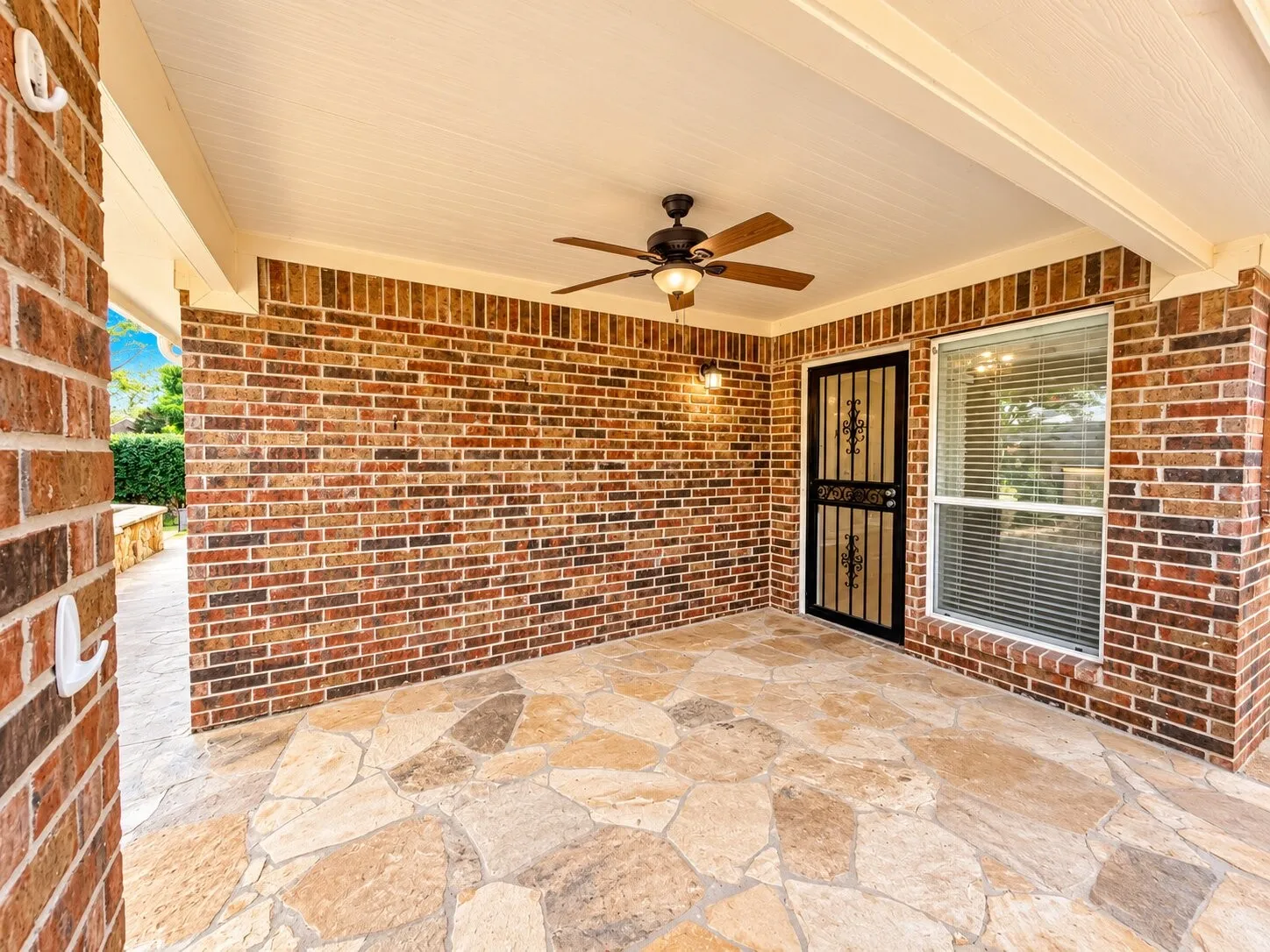 Single Family Residence For Sale in Tarrant County , 11504 Crystal Falls Drive, Fort Worth, Texas 76244, 4 Bedroom, 2 Bathroom, Garage spaces, 2,199 Sqft, built in 2004, mls#21394355, Real Estate Agent in Fort Worth, Homes For Sale in Tarrant county, Homes For Sale in Fort Worth, Realtor in Fort Worth Texas, Real Estate Brokerage Independent Realty Texas, Luminita Cordes Realtor
