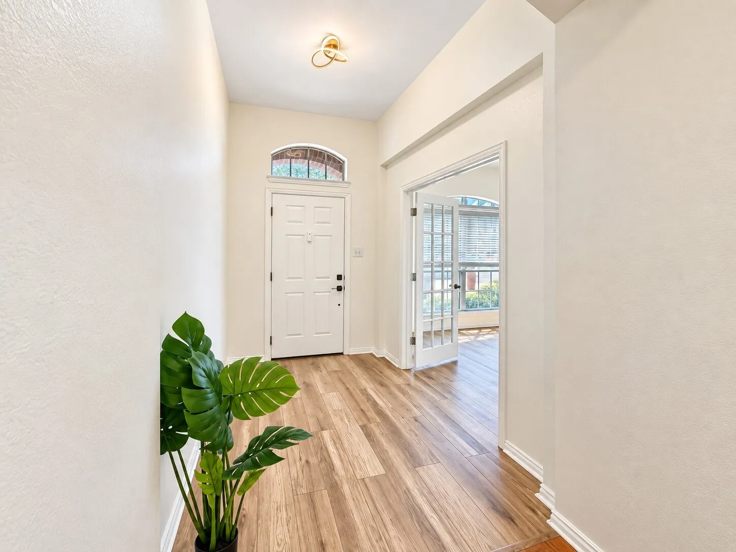 Single Family Residence For Sale in Tarrant County , 11504 Crystal Falls Drive, Fort Worth, Texas 76244, 4 Bedroom, 2 Bathroom, Garage spaces, 2,199 Sqft, built in 2004, mls#21394355, Real Estate Agent in Fort Worth, Homes For Sale in Tarrant county, Homes For Sale in Fort Worth, Realtor in Fort Worth Texas, Real Estate Brokerage Independent Realty Texas, Luminita Cordes Realtor