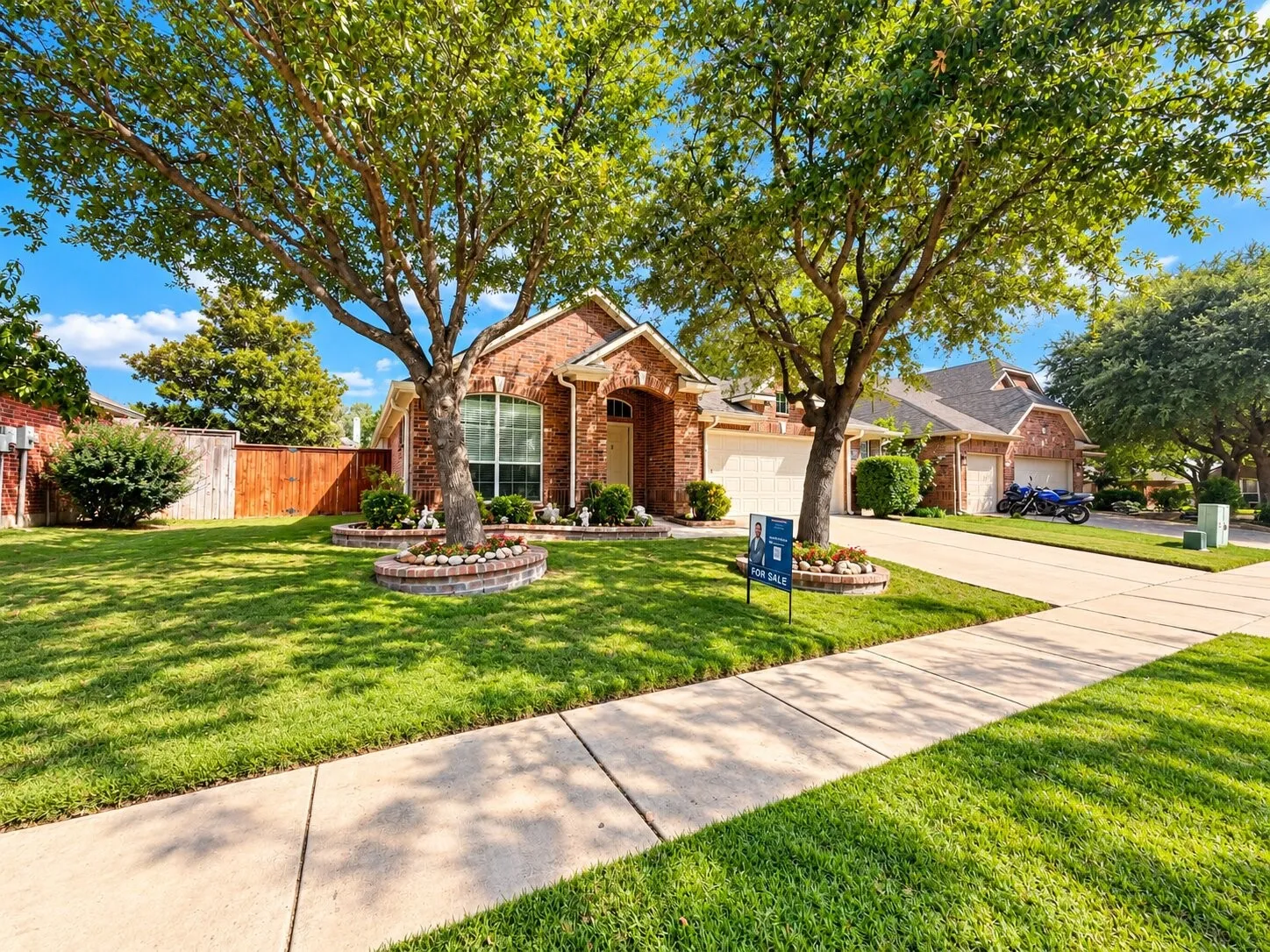 Single Family Residence For Sale in Tarrant County , 11504 Crystal Falls Drive, Fort Worth, Texas 76244, 4 Bedroom, 2 Bathroom, Garage spaces, 2,199 Sqft, built in 2004, mls#21394355, Real Estate Agent in Fort Worth, Homes For Sale in Tarrant county, Homes For Sale in Fort Worth, Realtor in Fort Worth Texas, Real Estate Brokerage Independent Realty Texas, Luminita Cordes Realtor