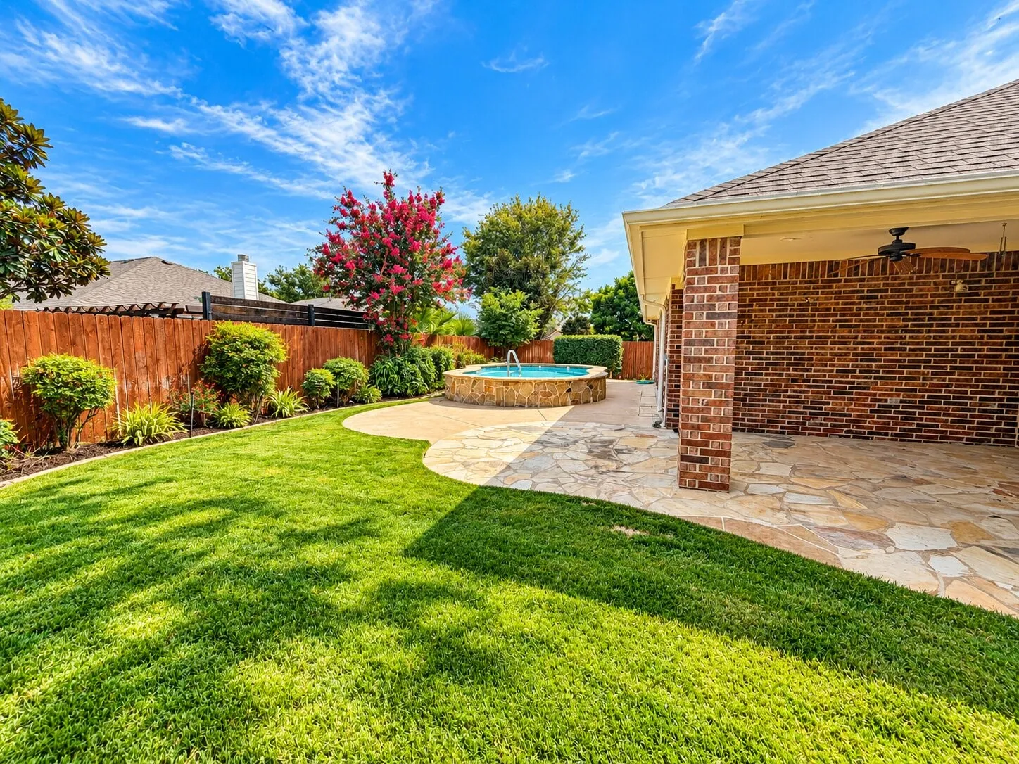 Single Family Residence For Sale in Tarrant County , 11504 Crystal Falls Drive, Fort Worth, Texas 76244, 4 Bedroom, 2 Bathroom, Garage spaces, 2,199 Sqft, built in 2004, mls#21394355, Real Estate Agent in Fort Worth, Homes For Sale in Tarrant county, Homes For Sale in Fort Worth, Realtor in Fort Worth Texas, Real Estate Brokerage Independent Realty Texas, Luminita Cordes Realtor