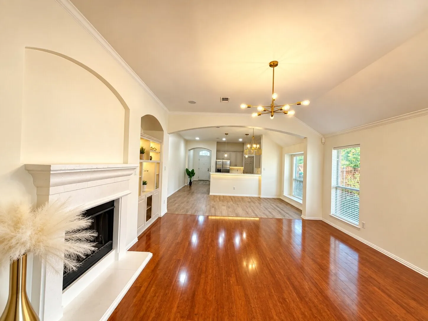 Single Family Residence For Sale in Tarrant County , 11504 Crystal Falls Drive, Fort Worth, Texas 76244, 4 Bedroom, 2 Bathroom, Garage spaces, 2,199 Sqft, built in 2004, mls#21394355, Real Estate Agent in Fort Worth, Homes For Sale in Tarrant county, Homes For Sale in Fort Worth, Realtor in Fort Worth Texas, Real Estate Brokerage Independent Realty Texas, Luminita Cordes Realtor