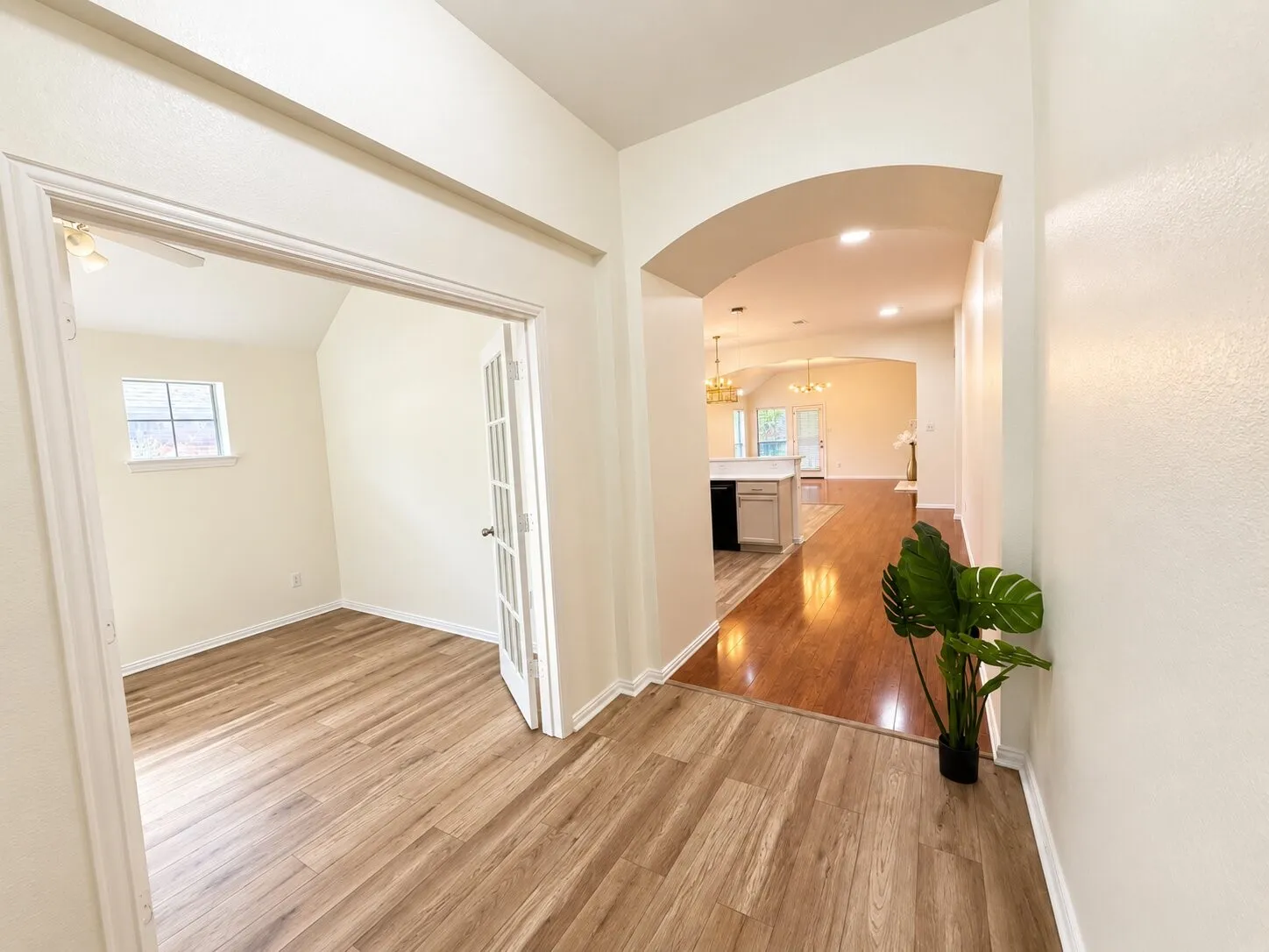 Single Family Residence For Sale in Tarrant County , 11504 Crystal Falls Drive, Fort Worth, Texas 76244, 4 Bedroom, 2 Bathroom, Garage spaces, 2,199 Sqft, built in 2004, mls#21394355, Real Estate Agent in Fort Worth, Homes For Sale in Tarrant county, Homes For Sale in Fort Worth, Realtor in Fort Worth Texas, Real Estate Brokerage Independent Realty Texas, Luminita Cordes Realtor