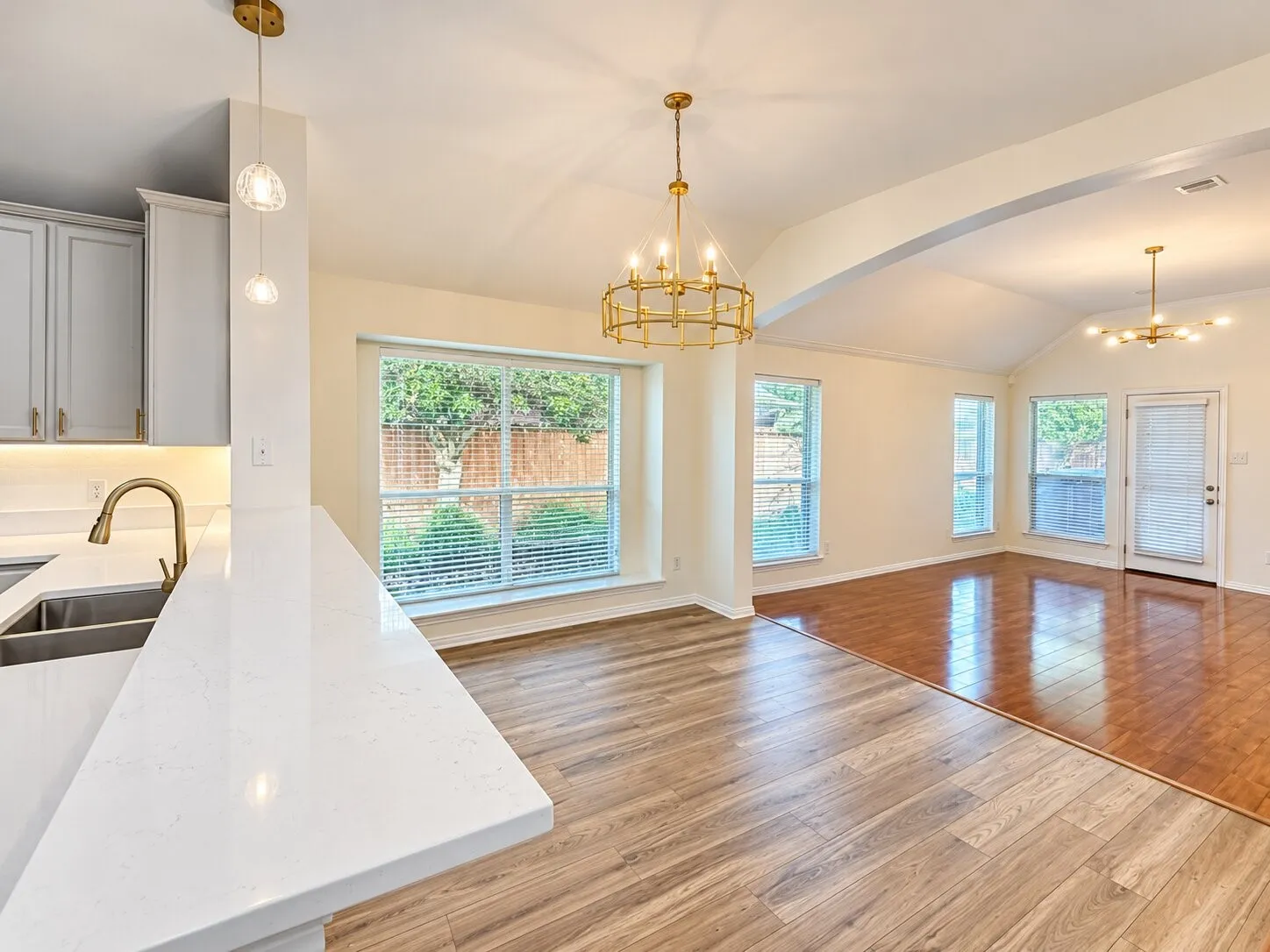 Single Family Residence For Sale in Tarrant County , 11504 Crystal Falls Drive, Fort Worth, Texas 76244, 4 Bedroom, 2 Bathroom, Garage spaces, 2,199 Sqft, built in 2004, mls#21394355, Real Estate Agent in Fort Worth, Homes For Sale in Tarrant county, Homes For Sale in Fort Worth, Realtor in Fort Worth Texas, Real Estate Brokerage Independent Realty Texas, Luminita Cordes Realtor