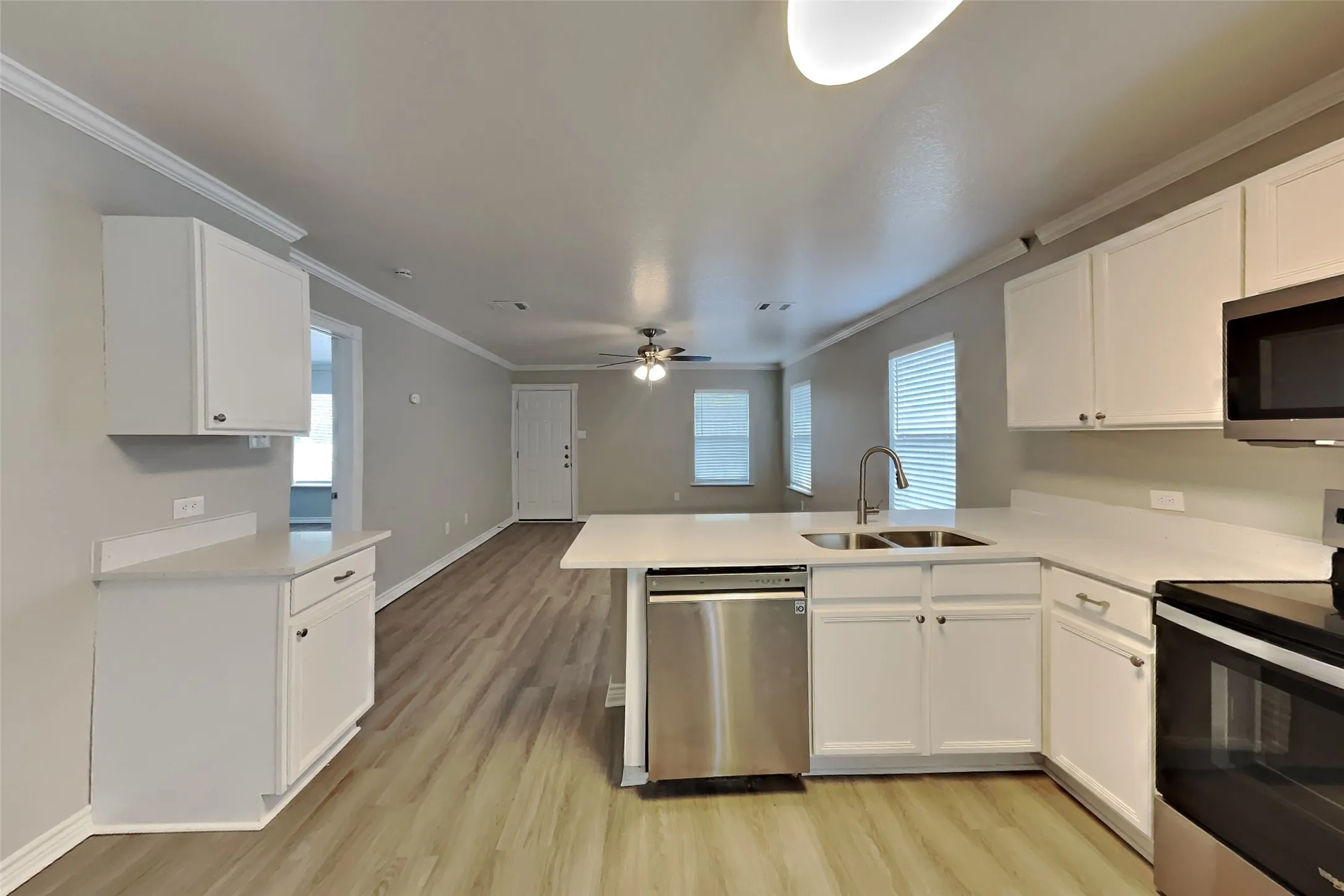 Single Family Residence For Rent in Tarrant County , 4537 Waterford Drive, Fort Worth, Texas 76179, 3 Bedroom, 2 Bathroom, 2 Garage spaces, 1,408 Sqft, built in 2006, mls#21396700, Real Estate Agent in Fort Worth, Homes For Rent in Tarrant county, Homes For Rent in Fort Worth, Realtor in Fort Worth Texas, Real Estate Brokerage Independent Realty Texas, Luminita Cordes Realtor