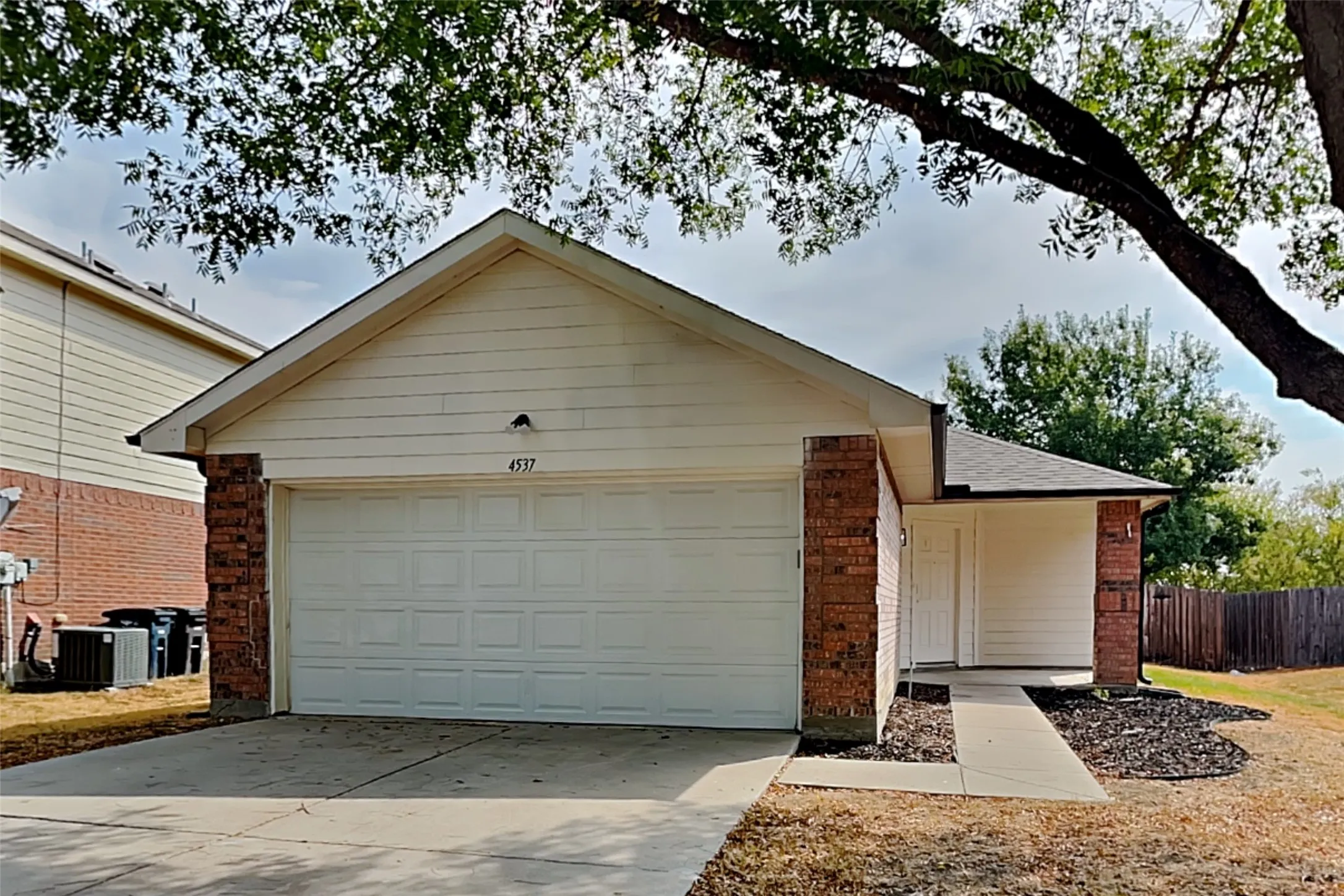 Single Family Residence For Rent