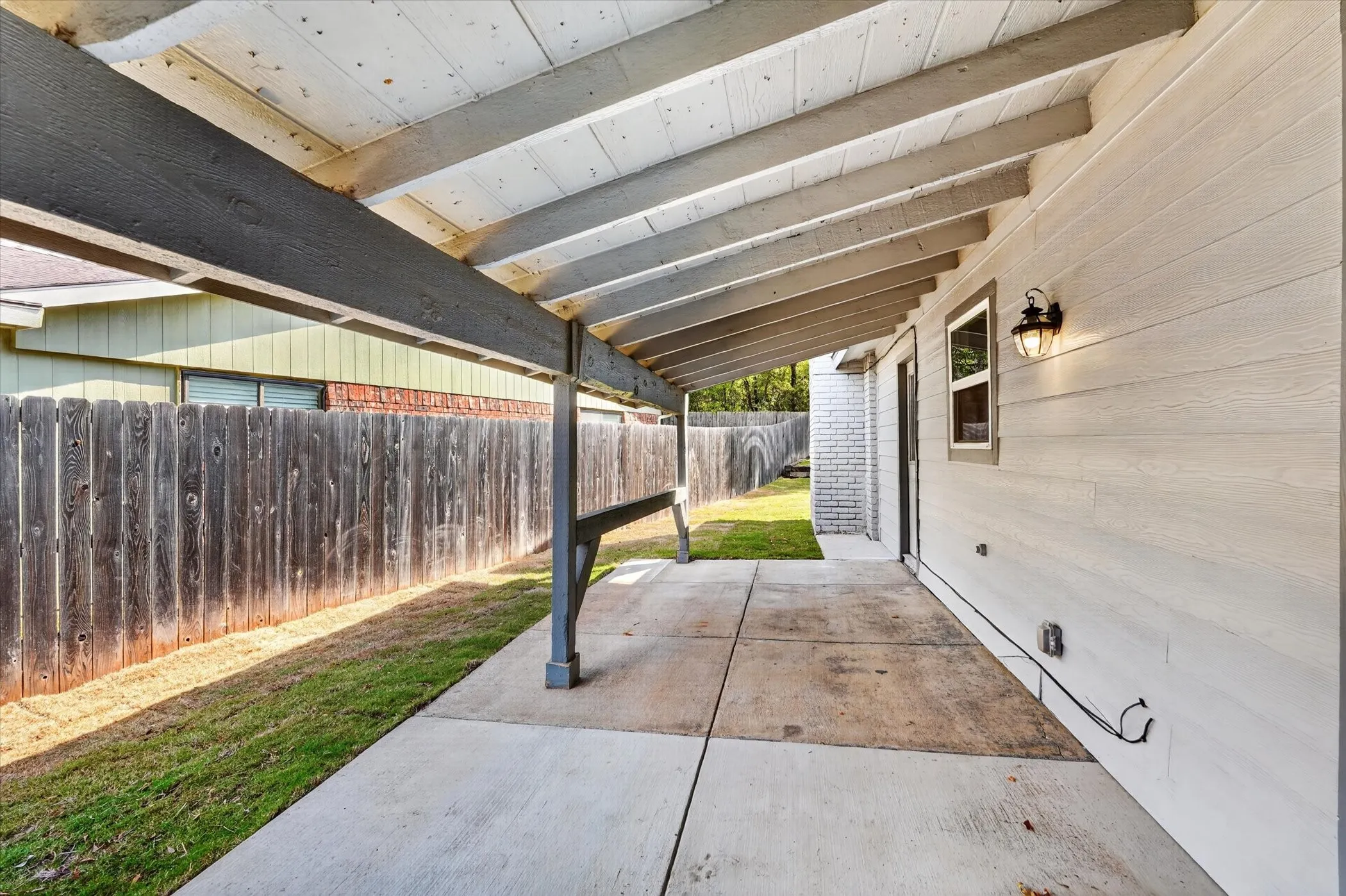 Great covered patio space for entertaining or relaxing