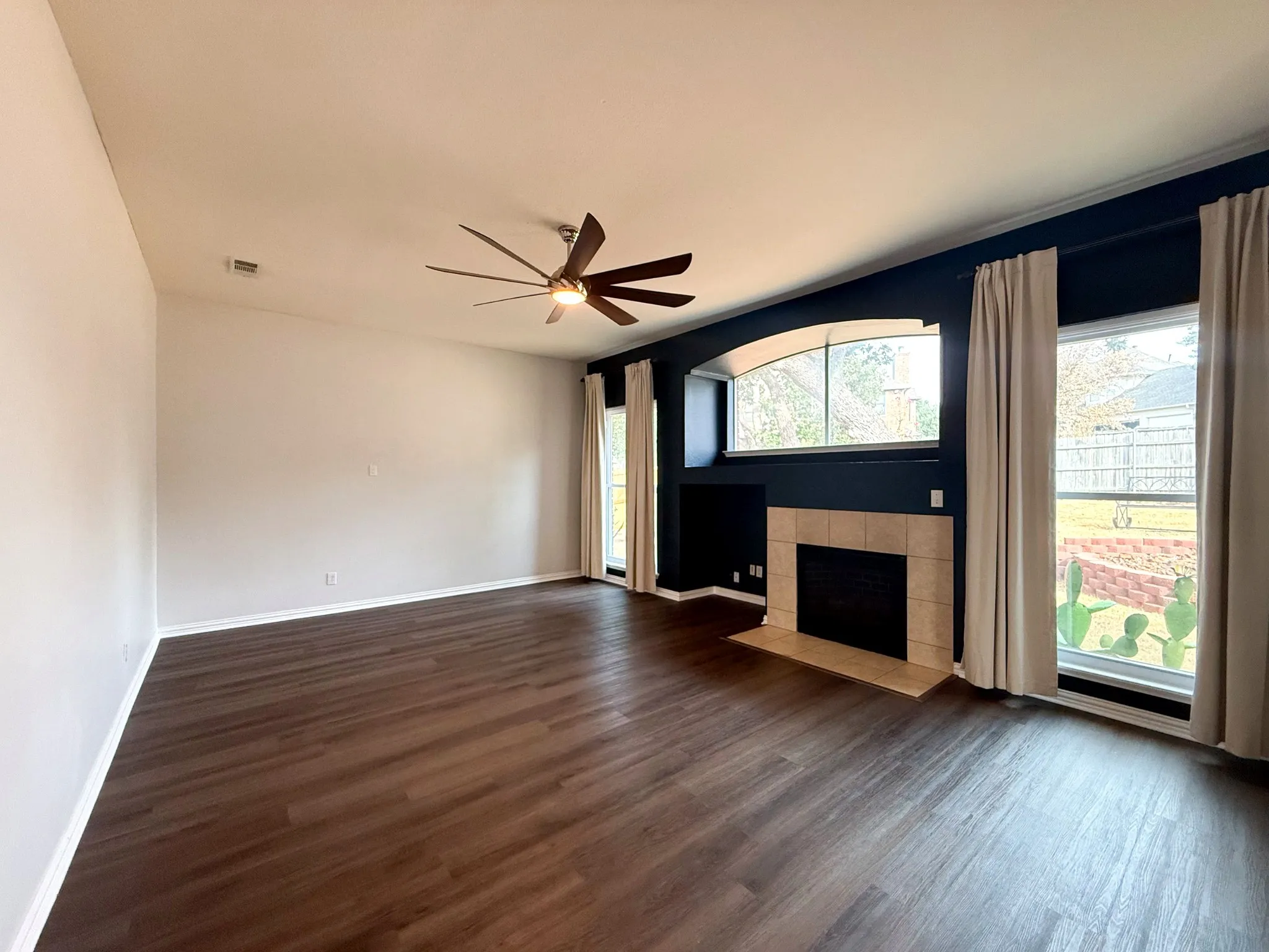 Single Family Residence For Sale in Denton County , 1517 Buena Vista Drive, Denton, Texas 76210, 4 Bedroom, 3 Bathroom, 2 Garage spaces, 3,071 Sqft, built in 2002, mls#21395630, Real Estate Agent in Denton, Homes For Sale in Denton county, Homes For Sale in Denton, Realtor in Denton Texas, Real Estate Brokerage Independent Realty Texas, Luminita Cordes Realtor