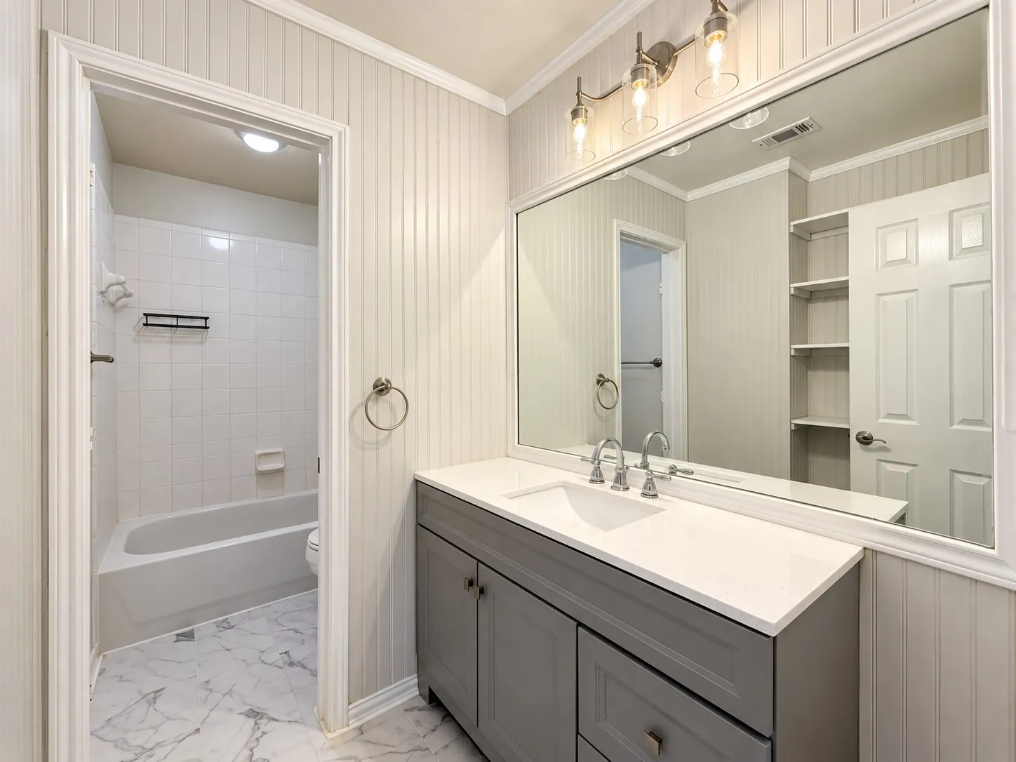 Single Family Residence For Sale in Denton County , 1517 Buena Vista Drive, Denton, Texas 76210, 4 Bedroom, 3 Bathroom, 2 Garage spaces, 3,071 Sqft, built in 2002, mls#21395630, Real Estate Agent in Denton, Homes For Sale in Denton county, Homes For Sale in Denton, Realtor in Denton Texas, Real Estate Brokerage Independent Realty Texas, Luminita Cordes Realtor