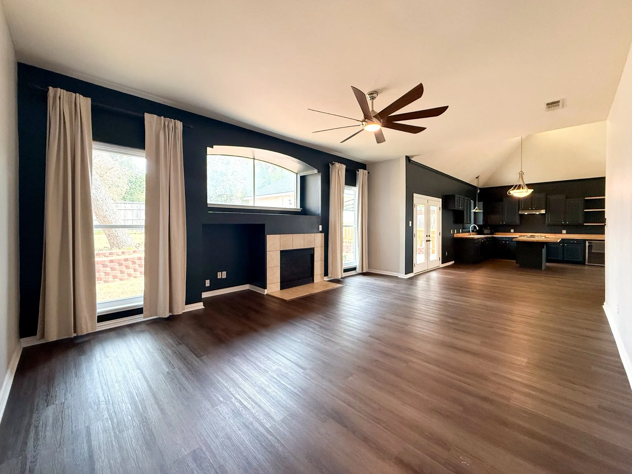 Single Family Residence For Sale in Denton County , 1517 Buena Vista Drive, Denton, Texas 76210, 4 Bedroom, 3 Bathroom, 2 Garage spaces, 3,071 Sqft, built in 2002, mls#21395630, Real Estate Agent in Denton, Homes For Sale in Denton county, Homes For Sale in Denton, Realtor in Denton Texas, Real Estate Brokerage Independent Realty Texas, Luminita Cordes Realtor