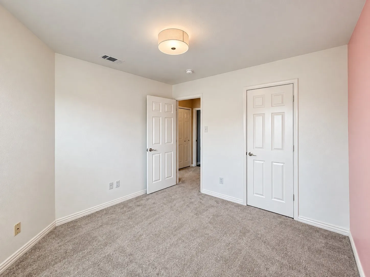 Single Family Residence For Sale in Denton County , 1517 Buena Vista Drive, Denton, Texas 76210, 4 Bedroom, 3 Bathroom, 2 Garage spaces, 3,071 Sqft, built in 2002, mls#21395630, Real Estate Agent in Denton, Homes For Sale in Denton county, Homes For Sale in Denton, Realtor in Denton Texas, Real Estate Brokerage Independent Realty Texas, Luminita Cordes Realtor