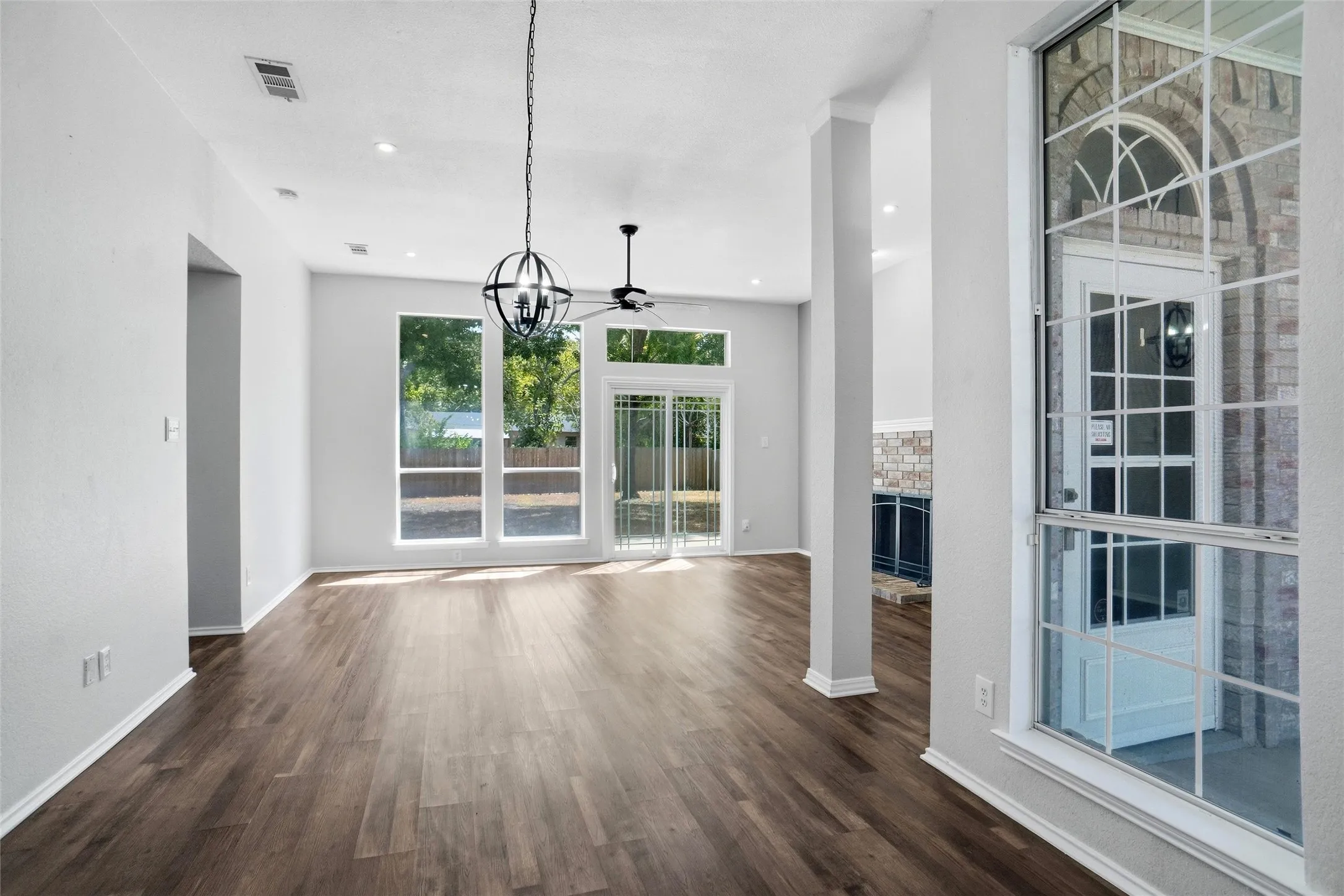Single Family Residence For Rent in Kaufman County , 910 York Street, Forney, Texas 75126, 3 Bedroom, 2 Bathroom, 2 Garage spaces, 1,308 Sqft, built in 1995, mls#21393373, Real Estate Agent in Forney, Homes For Rent in Kaufman county, Homes For Rent in Forney, Realtor in Forney Texas, Real Estate Brokerage Independent Realty Texas, Luminita Cordes Realtor