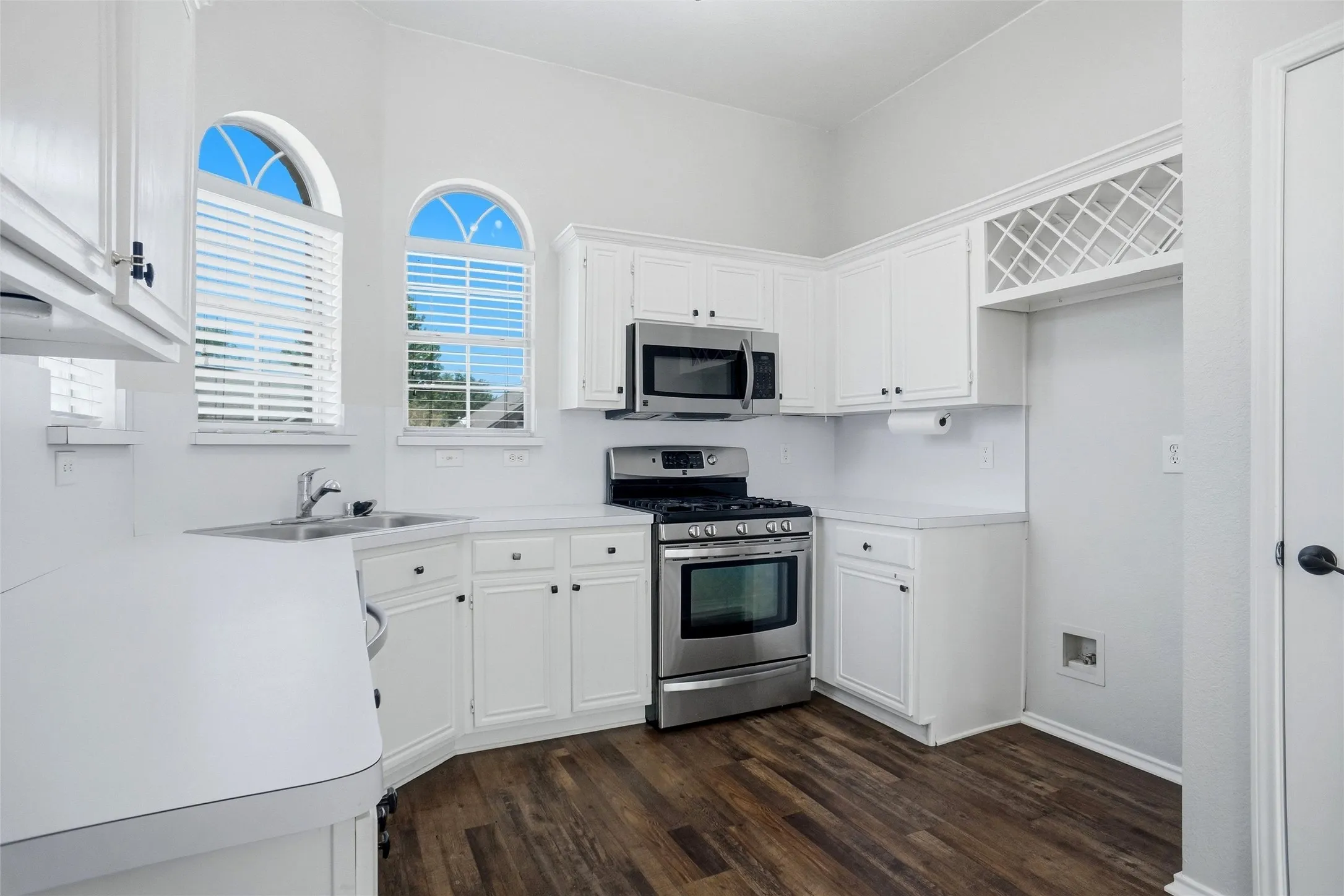 Single Family Residence For Rent in Kaufman County , 910 York Street, Forney, Texas 75126, 3 Bedroom, 2 Bathroom, 2 Garage spaces, 1,308 Sqft, built in 1995, mls#21393373, Real Estate Agent in Forney, Homes For Rent in Kaufman county, Homes For Rent in Forney, Realtor in Forney Texas, Real Estate Brokerage Independent Realty Texas, Luminita Cordes Realtor