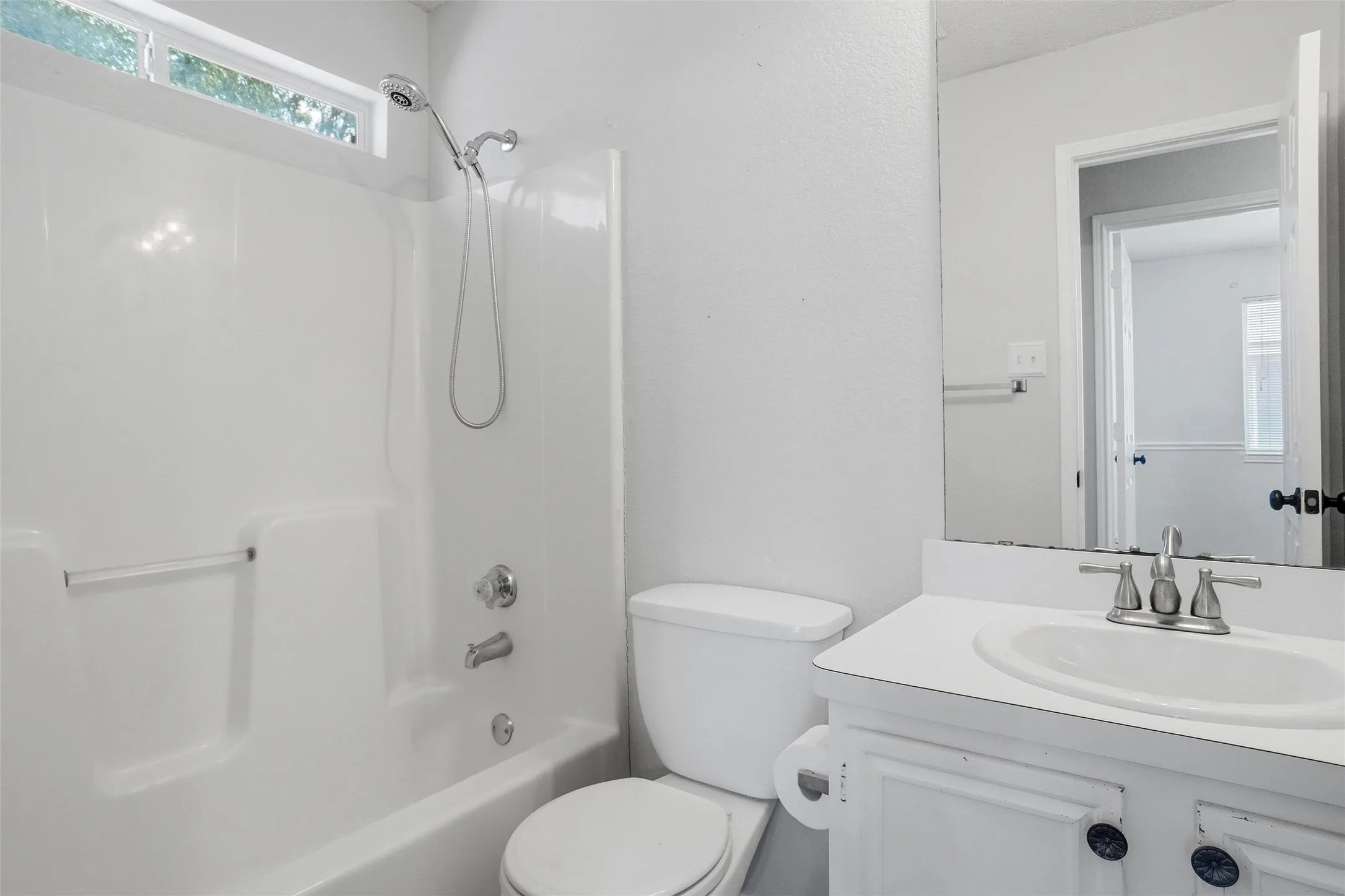Single Family Residence For Rent in Kaufman County , 910 York Street, Forney, Texas 75126, 3 Bedroom, 2 Bathroom, 2 Garage spaces, 1,308 Sqft, built in 1995, mls#21393373, Real Estate Agent in Forney, Homes For Rent in Kaufman county, Homes For Rent in Forney, Realtor in Forney Texas, Real Estate Brokerage Independent Realty Texas, Luminita Cordes Realtor