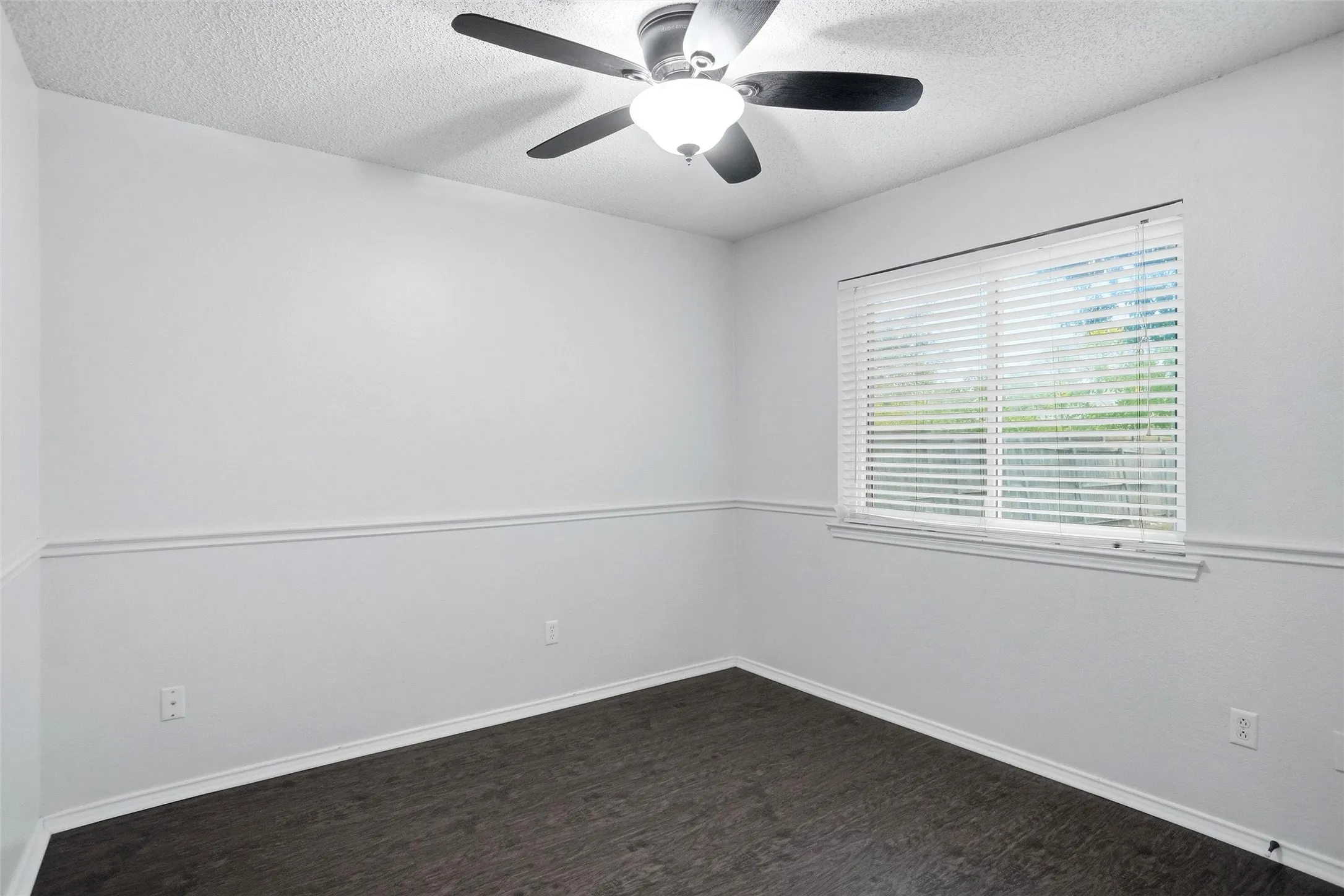 Single Family Residence For Rent in Kaufman County , 910 York Street, Forney, Texas 75126, 3 Bedroom, 2 Bathroom, 2 Garage spaces, 1,308 Sqft, built in 1995, mls#21393373, Real Estate Agent in Forney, Homes For Rent in Kaufman county, Homes For Rent in Forney, Realtor in Forney Texas, Real Estate Brokerage Independent Realty Texas, Luminita Cordes Realtor