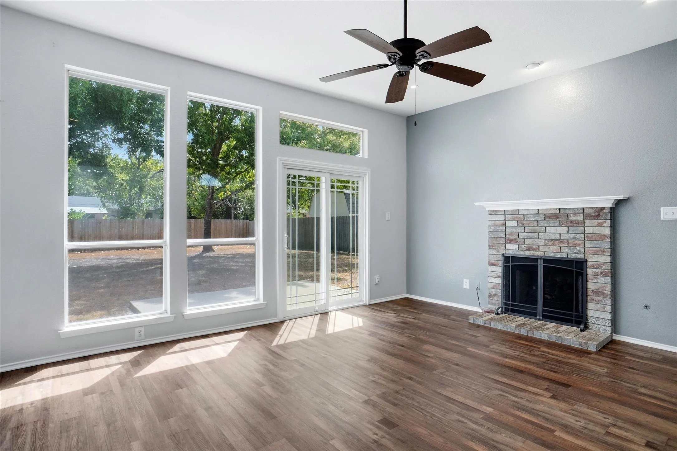 Single Family Residence For Rent in Kaufman County , 910 York Street, Forney, Texas 75126, 3 Bedroom, 2 Bathroom, 2 Garage spaces, 1,308 Sqft, built in 1995, mls#21393373, Real Estate Agent in Forney, Homes For Rent in Kaufman county, Homes For Rent in Forney, Realtor in Forney Texas, Real Estate Brokerage Independent Realty Texas, Luminita Cordes Realtor