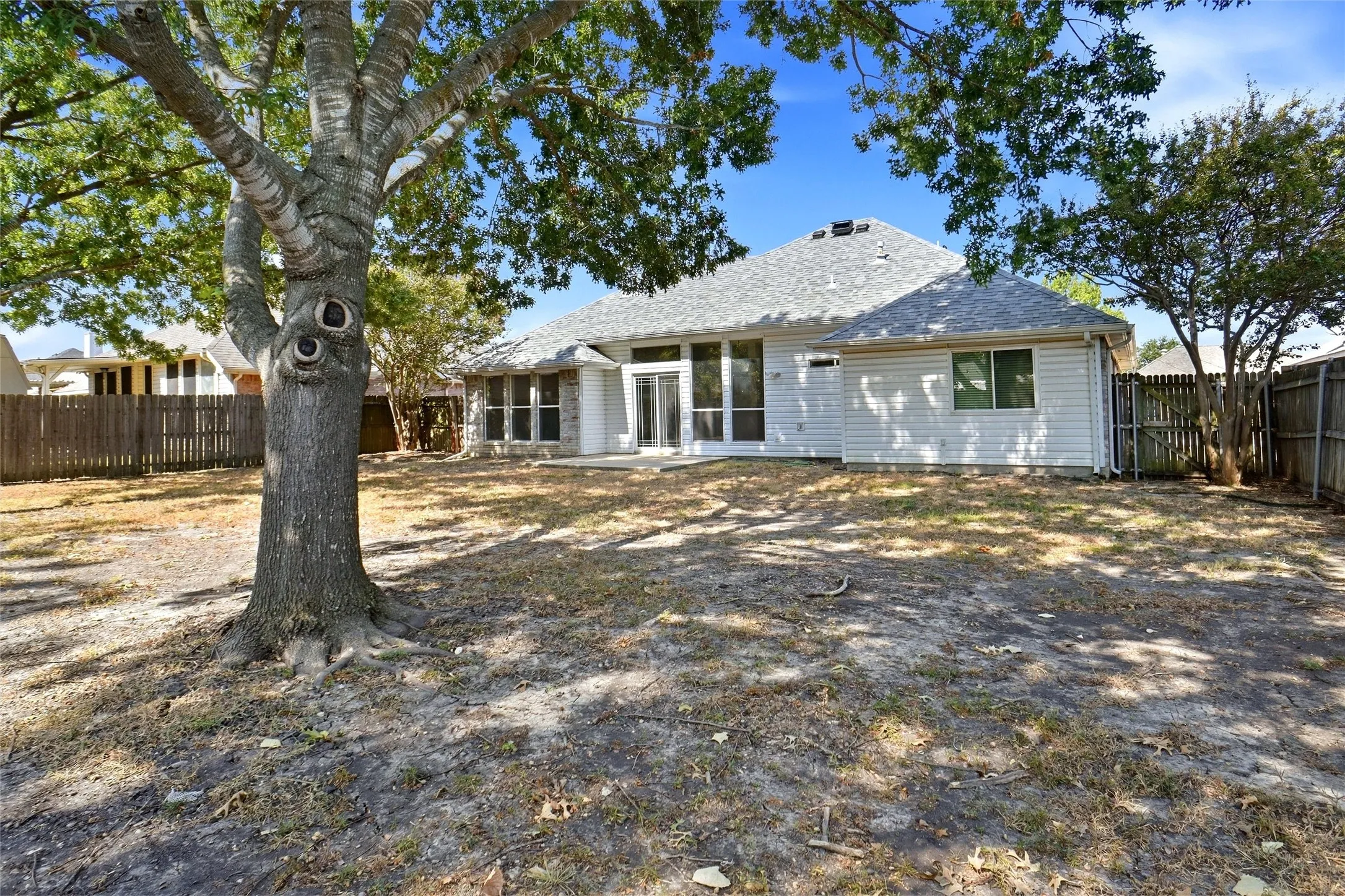 Single Family Residence For Rent in Kaufman County , 910 York Street, Forney, Texas 75126, 3 Bedroom, 2 Bathroom, 2 Garage spaces, 1,308 Sqft, built in 1995, mls#21393373, Real Estate Agent in Forney, Homes For Rent in Kaufman county, Homes For Rent in Forney, Realtor in Forney Texas, Real Estate Brokerage Independent Realty Texas, Luminita Cordes Realtor