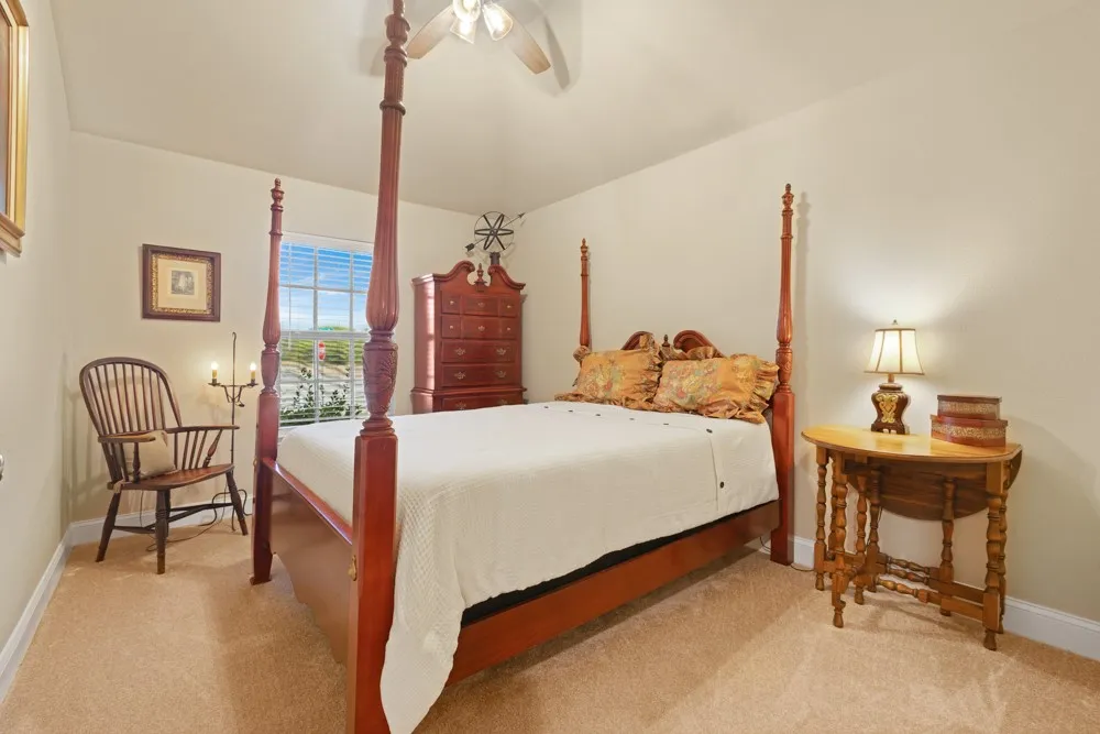 Secondary bedroom